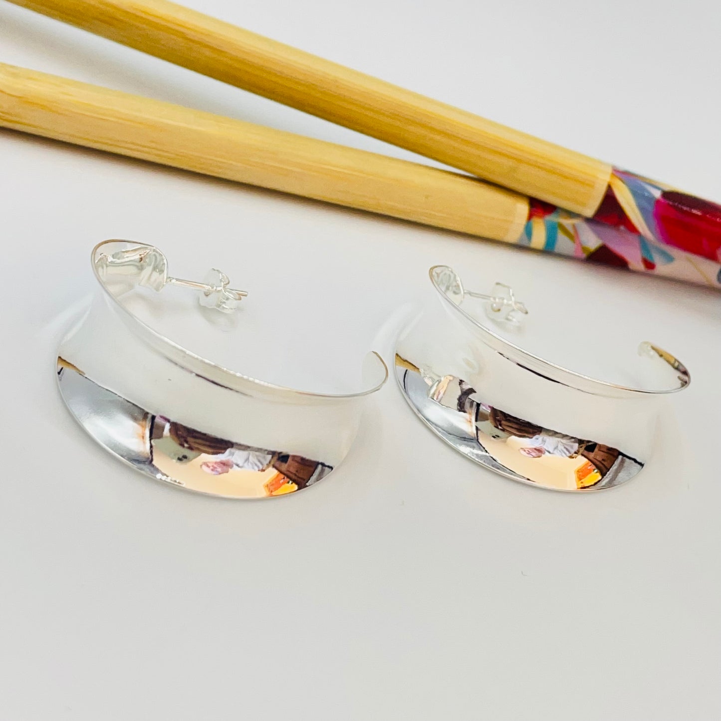 Joyas por Mayor Joyas Bañadas en Plata por Mayor Insumos para Joyas XP494 Aro Argolla Convexa Diá. 33 mm Ancho de 10 a 14 mm Espesor 0.8 mm Aro Baño Plata