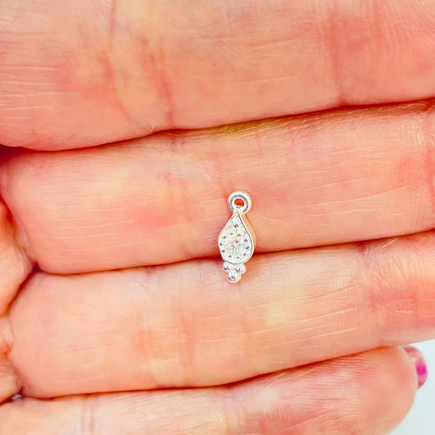 FP465 Colgante Punto de Luz Gota 3 Bolitas 8x4 mm Figura Baño Plata Figuras Bañadas en Oro y Plata hecho de Bronce Bañado en Plata 50 ml Joyas Bañadas en Plata