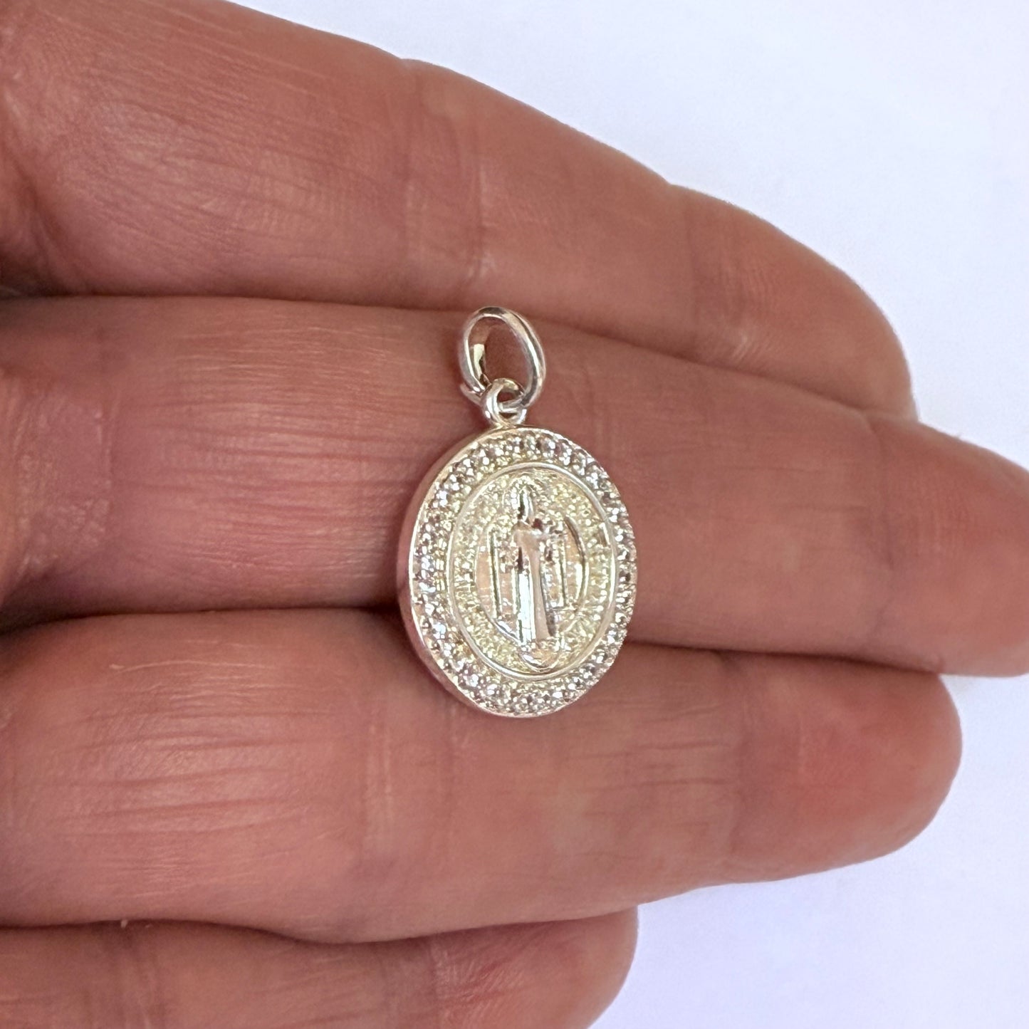 FP1241 Colgante San Benito con circones 15 mm más valier Figura Baño Plata