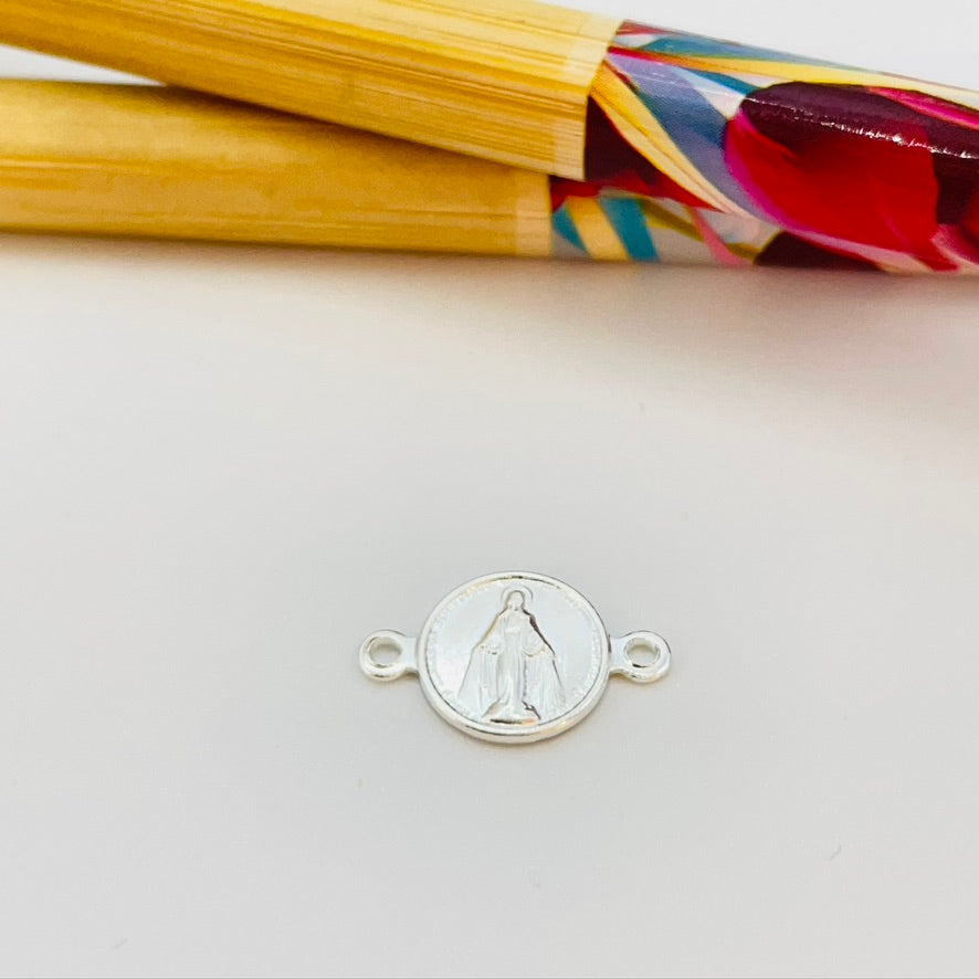FP1046 Conector Virgen de los Milagros 9 mm mas argollitas Figura Baño Plata