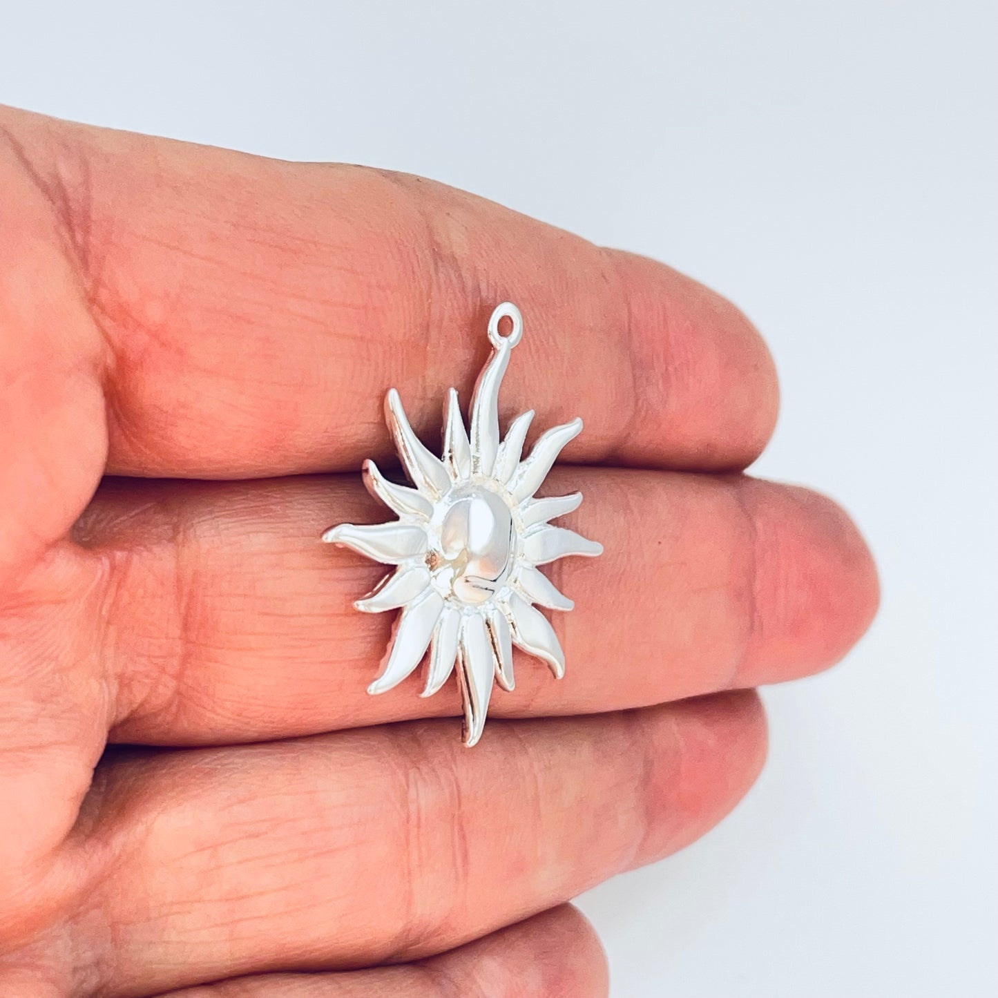 FP1215 Colgante Sol 25 x 25 mm más argollita Espesor 1.1 mm Figura Baño Plata