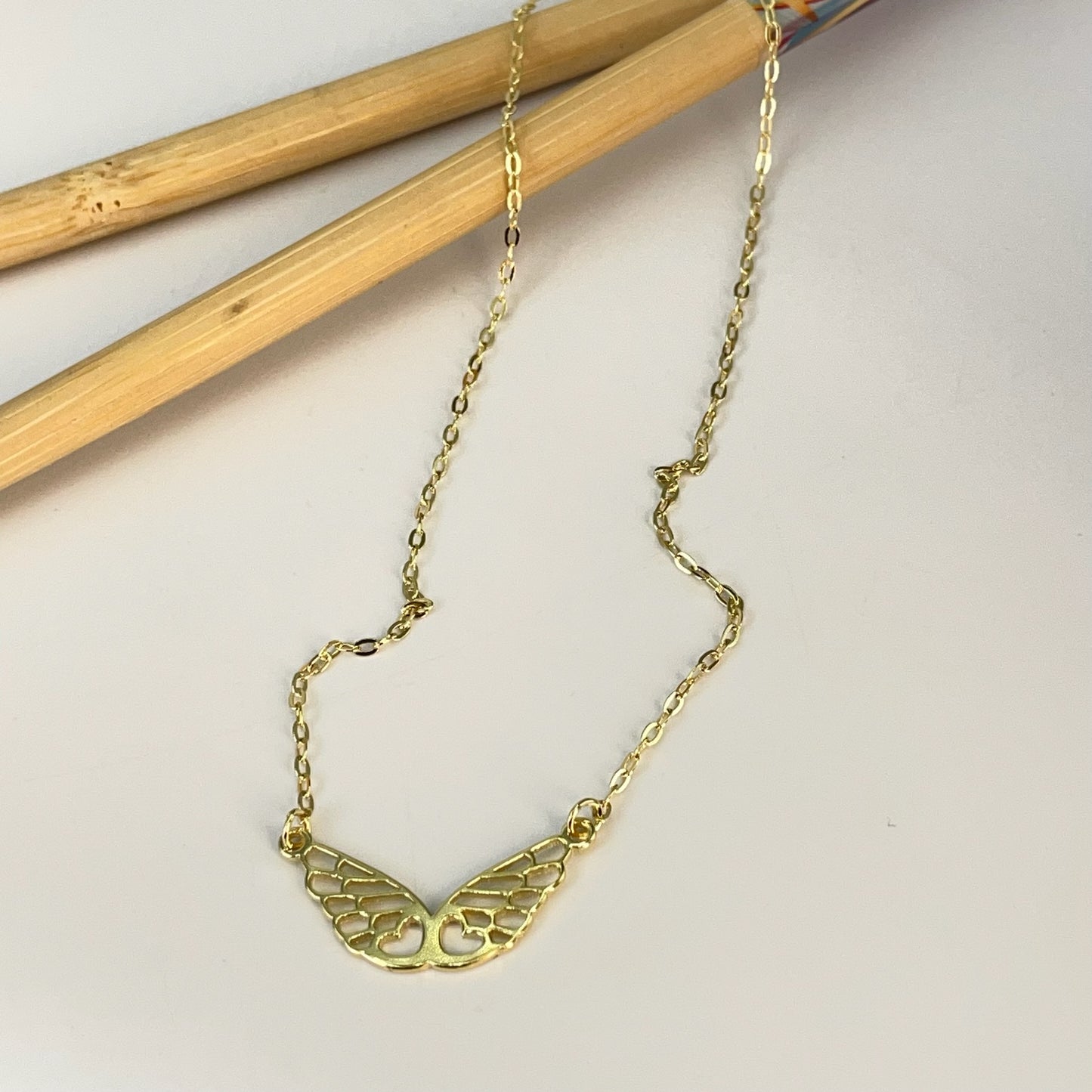 CO189 Collar con colgante mariposa calada 15x25 mm Espesor 0.8 mm Cadena candado eslabones 1.5 mm Largo 40 cm más extensor 5 cm Collar Terminado Baño Oro Cadenas Bañadas hecho de Bronce Bañado en Oro 18K Joyas Bañadas en Oro