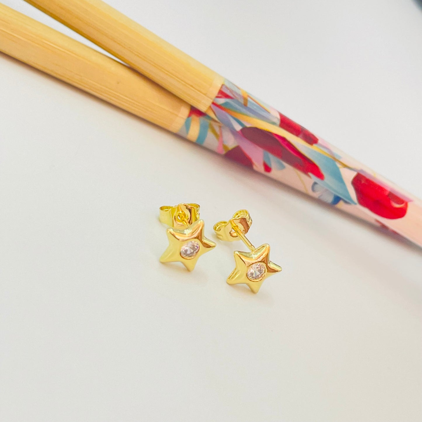 Joyas por Mayor Joyas Bañadas en Oro por Mayor Insumos para Joyas XO485 Aro Estrella con circón en el centro 8.5 mm Espesor 2 mm Aro Baño Oro