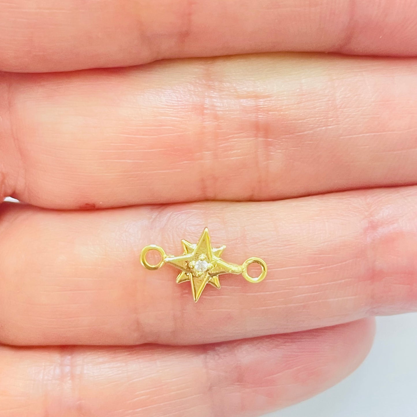 FO586 Conector Estrella Guía 1 Circón Figura Baño Oro Figuras Bañadas en Oro y Plata hecho de Bronce Bañado en Oro 18K