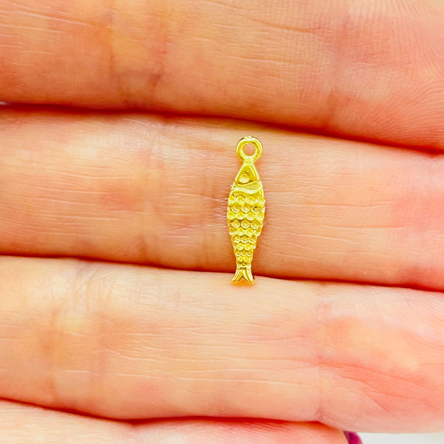 FO1232 Colgante Pez Koi 12 x 4 mm más argollita Espesor 1.5 mm Figura Baño Oro