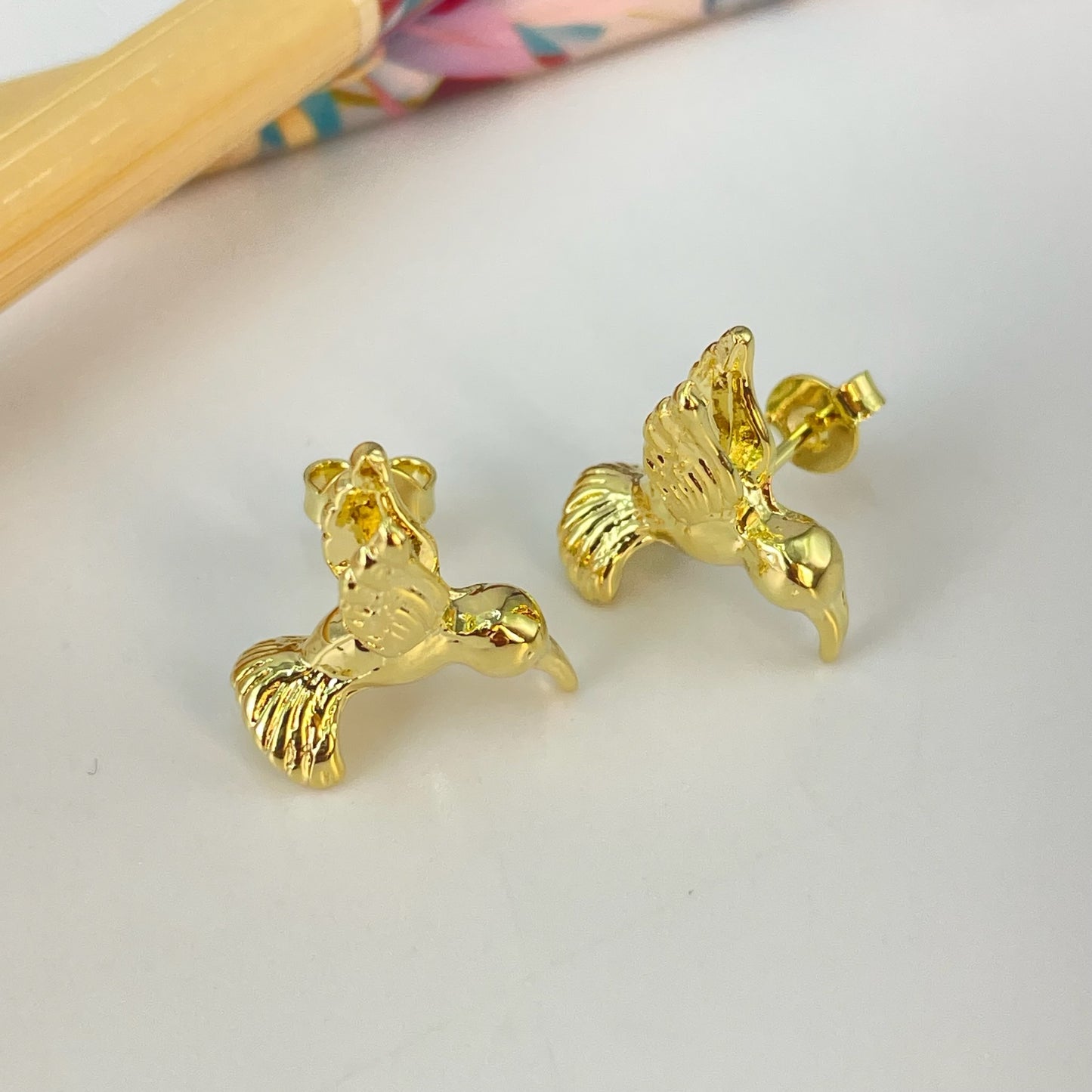 XO449 Aro Colibrí 15 x 15 mm Espesor 4 mm Aro Baño Oro Aros Bañados hecho de Bronce Bañado en Oro 18K Joyas Bañadas en Oro