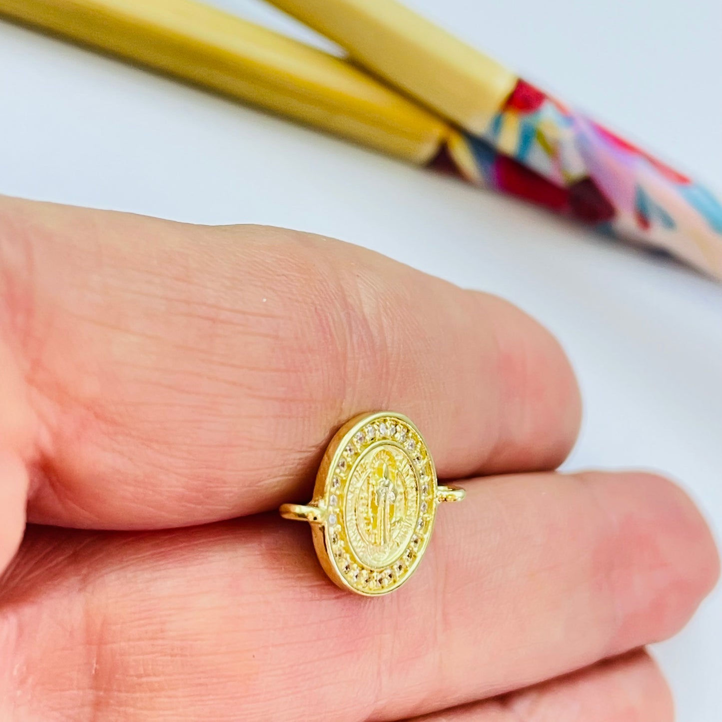 FO434 Conector San Benito Circones diá. 12 mm más argollitas Espesor 1.2 mm Figura Baño Oro