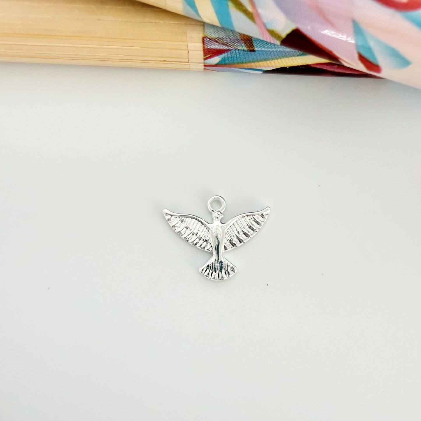 FP1265 Colgante Espíritu Santo 7.5 x 12 mm más argollita Espesor 1 mm Figura Baño Plata