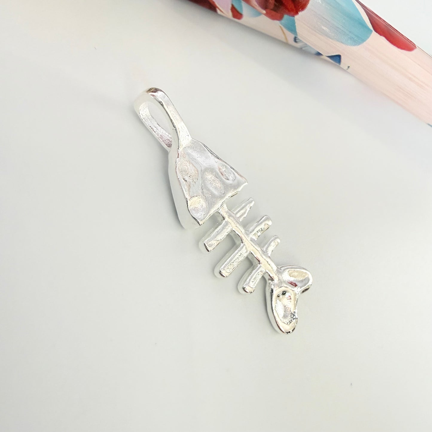 Joyas por Mayor Joyas Bañadas en Plata por Mayor Insumos para Joyas FP1276 Colgante Espina de Pez Martelado 20 x 9 mm más valier fijo Espesor 3.8 mm Figura Baño Plata