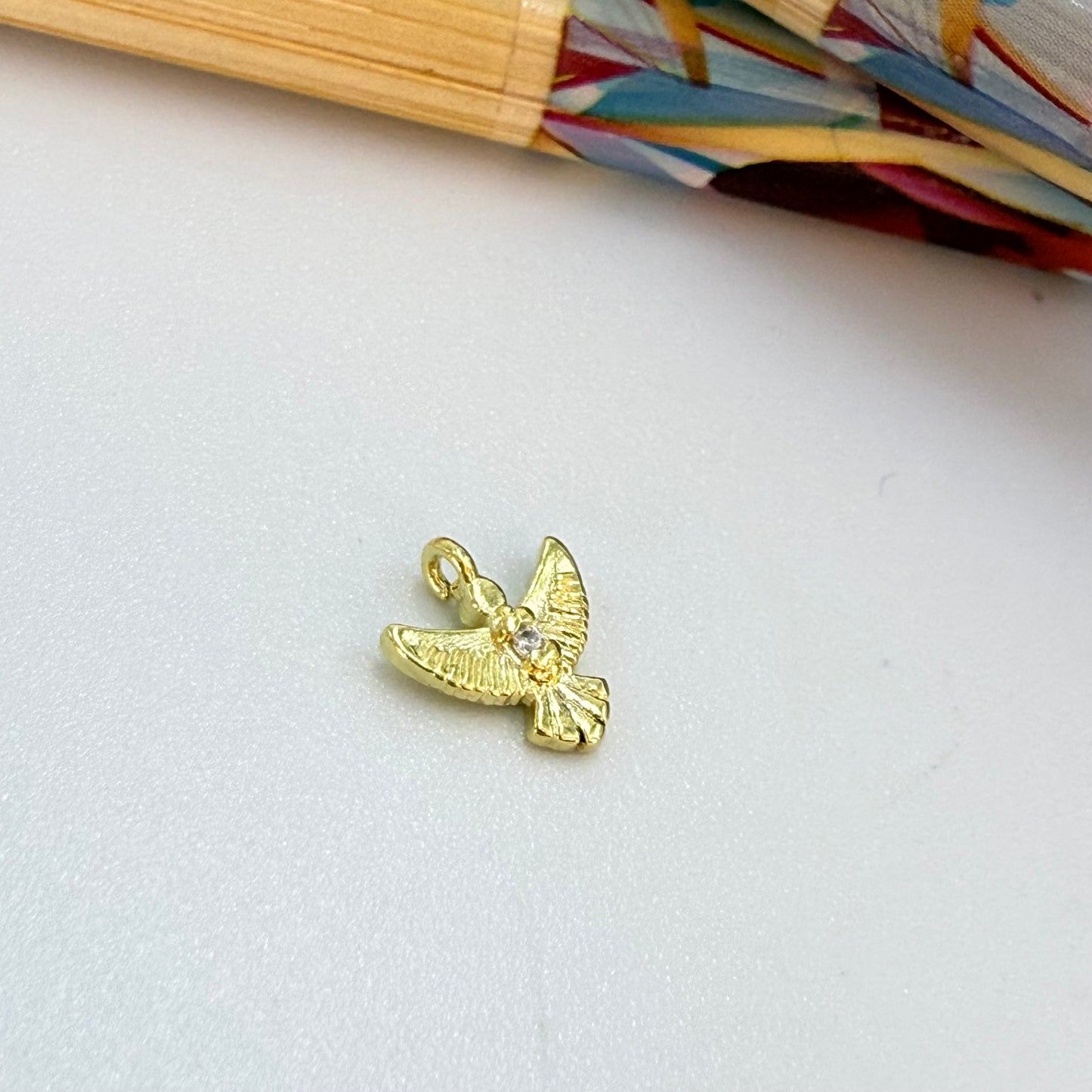Joyas por Mayor Joyas Bañadas en Oro por Mayor Insumos para Joyas FO1244 Espíritu Santo 8 x 7 mm Espesor 1.2 mm 1 micro circón central Figura Baño Oro
