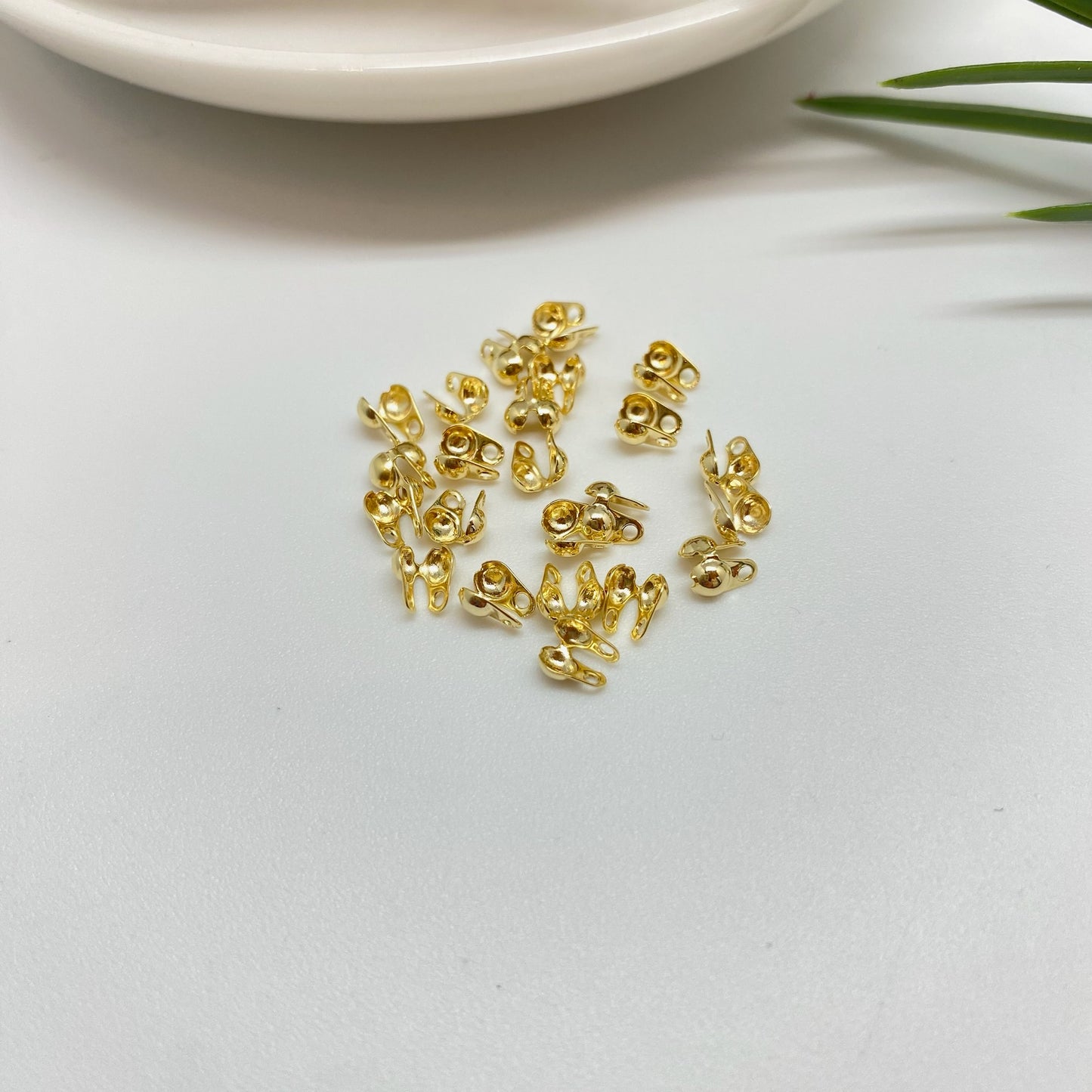 Joyas por Mayor Joyas Bañadas en Oro por Mayor Insumos para Joyas AO150 Terminal Tapa Nudo Diá. 2.5 mm más argollita Perforación 1 mm Accesorio Baño Oro