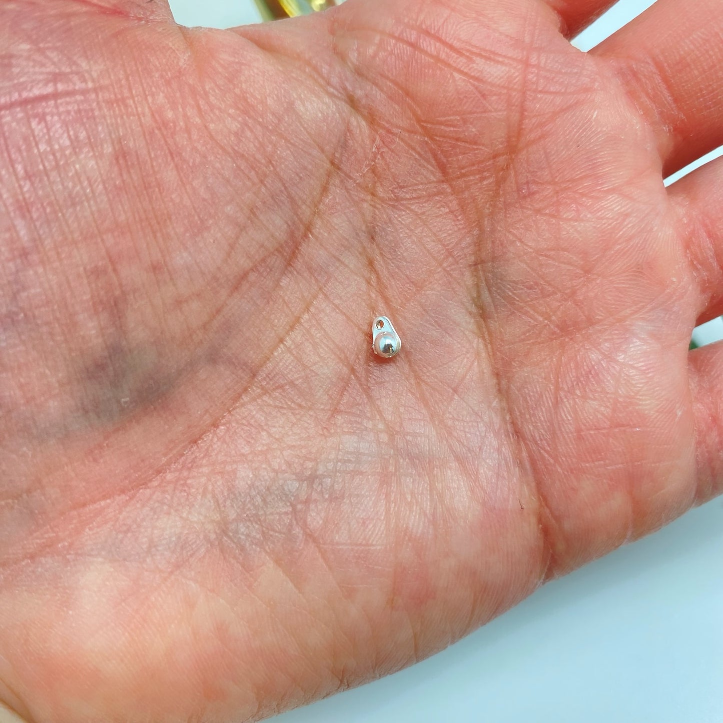 Joyas por Mayor Joyas Bañadas en Plata por Mayor Insumos para Joyas AP150 Terminal Tapa Nudo Diá. 2.5 mm más argollita Perforación 1 mm Accesorio Baño Plata
