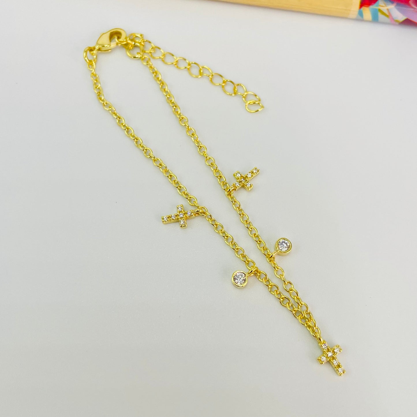 PO40 Pulsera Cruces Circones 7 x 5 mm y Puntos de Luz 3 mm Cadena Candado Eslabón 2 mm Largo 16 cm más Extensor 5 cm Pulsera Baño Oro