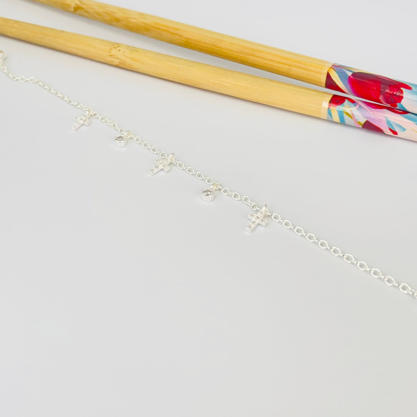 PP40 Pulsera Cruces Circones 7 x 5 mm y Puntos de Luz 3 mm Cadena Candado Eslabón 2 mm Largo 16 cm más Extensor 5 cm Pulsera Baño Plata