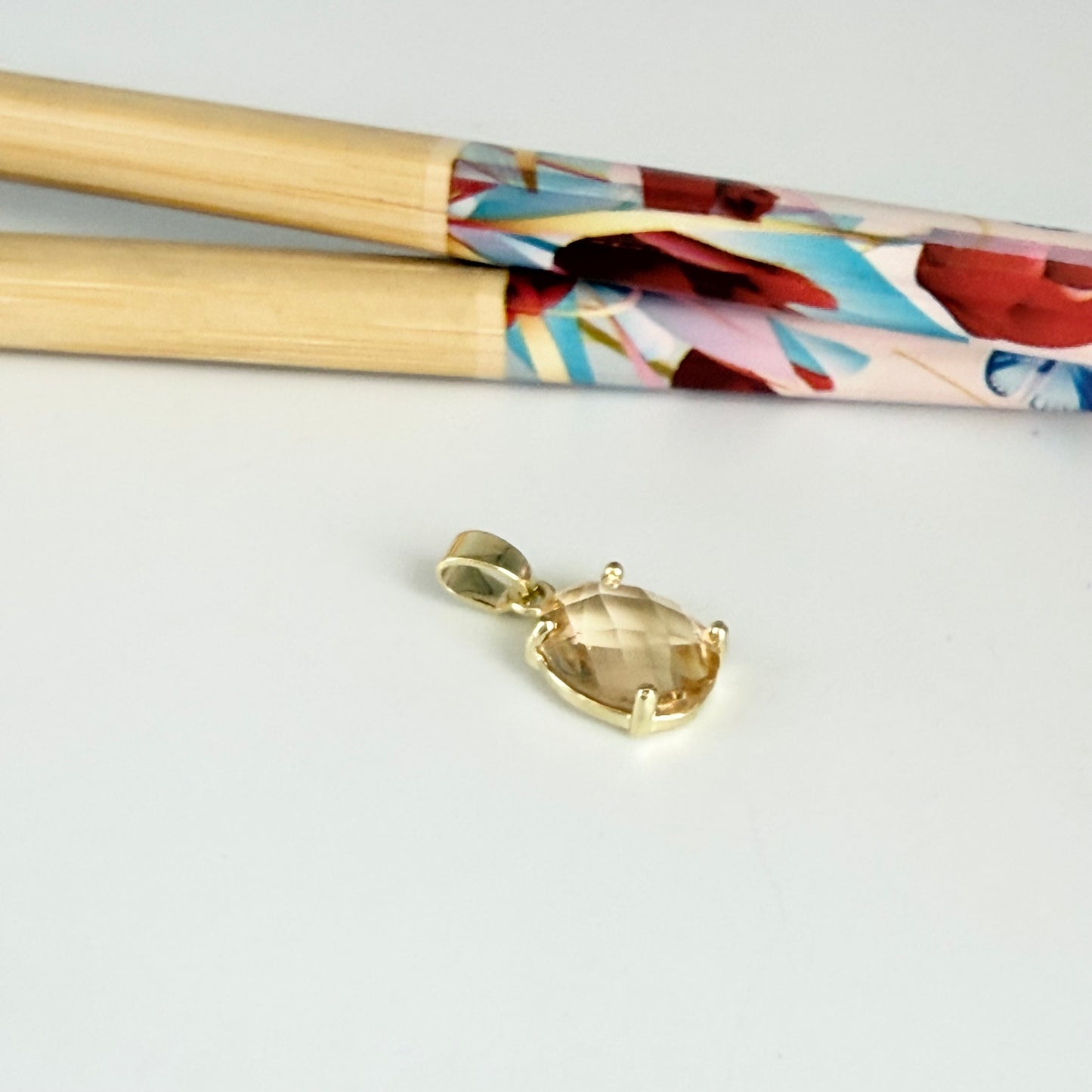 FO1248 Colgante con Cristal Facetado color Miel con grifas 10 x 8 mm más valier Espesor 4 mm Figura Baño Oro