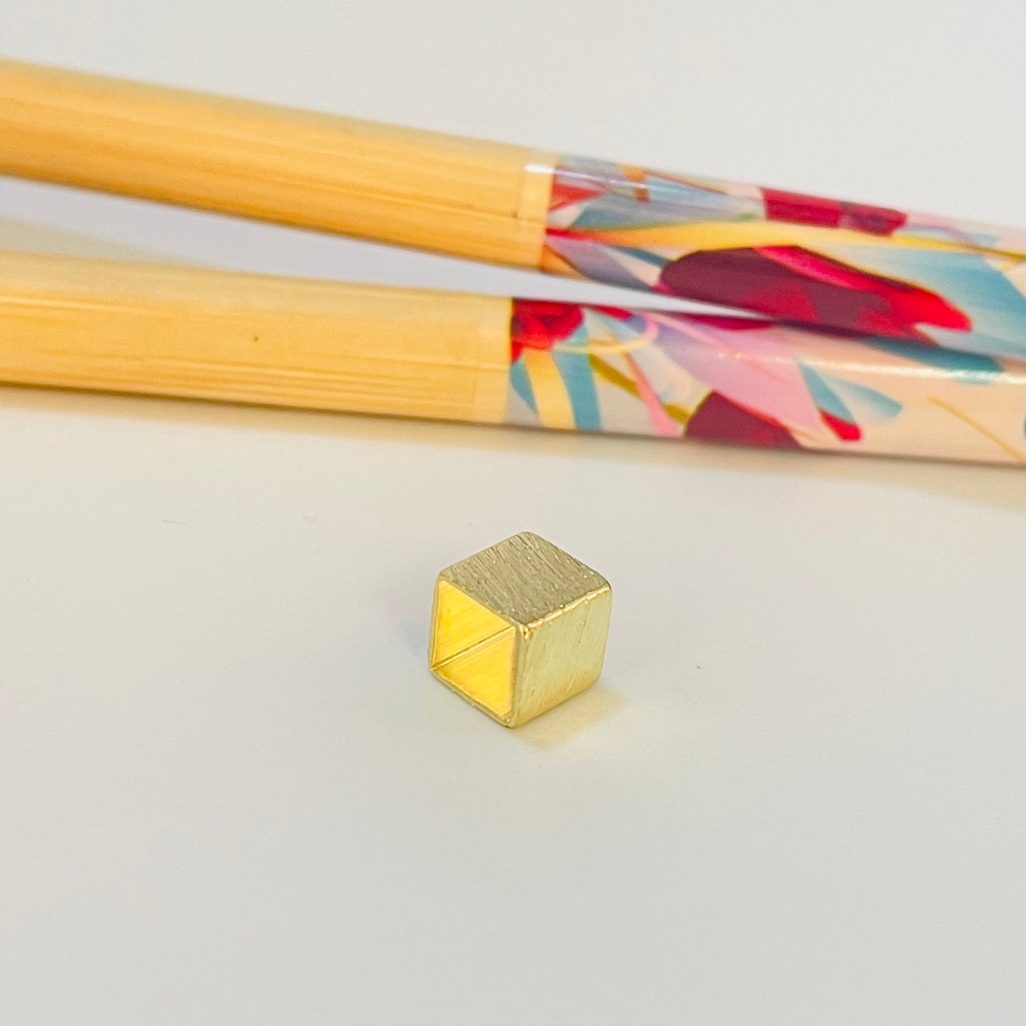 TO12 Tubo Cuadrado Lijado 6x6 mm Accesorio Baño Oro Accesorios Bañados hecho de Bronce Bañado en Oro 18K