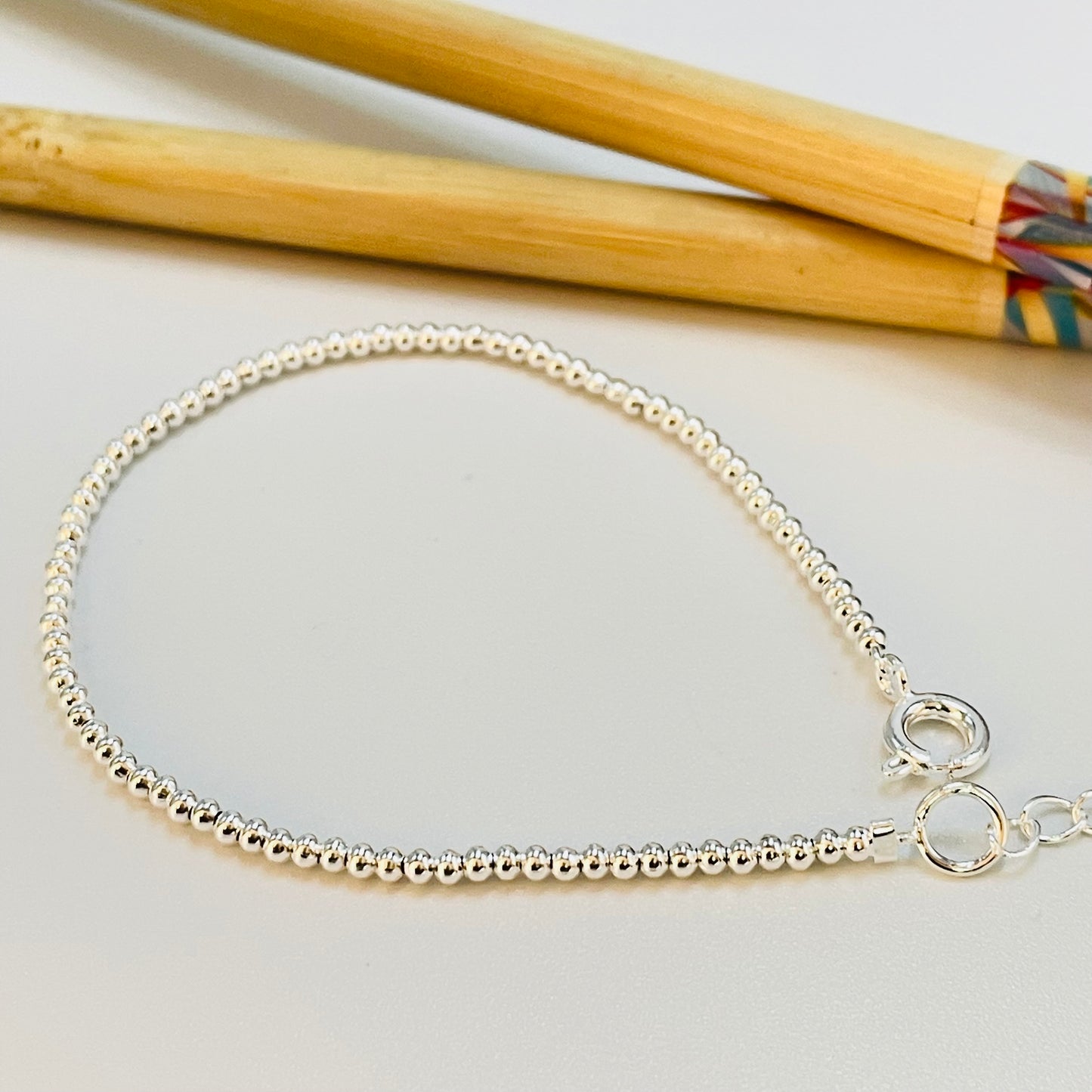 PP11 Pulsera Bolitas 2 mm Largo 15.5 cm mas extensor de 3 cm Pulsera Baño Plata Accesorios Varios hecho de Bronce Bañado en Plata 50 ml Joyas Bañadas en Plata