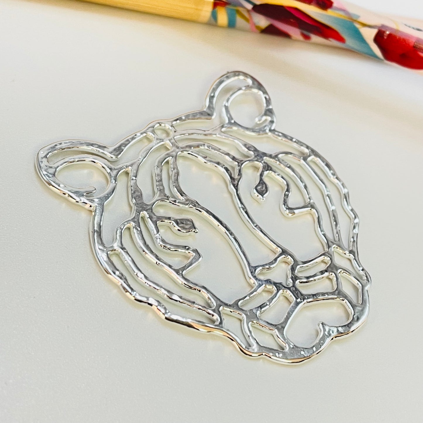 FP1058 Cabeza Pantera o Tigre Calado XXL 50 x 45 mm Figura Baño Plata Figuras Bañadas hecho de Bronce Bañado en Plata 50 ml Joyas Bañadas en Plata