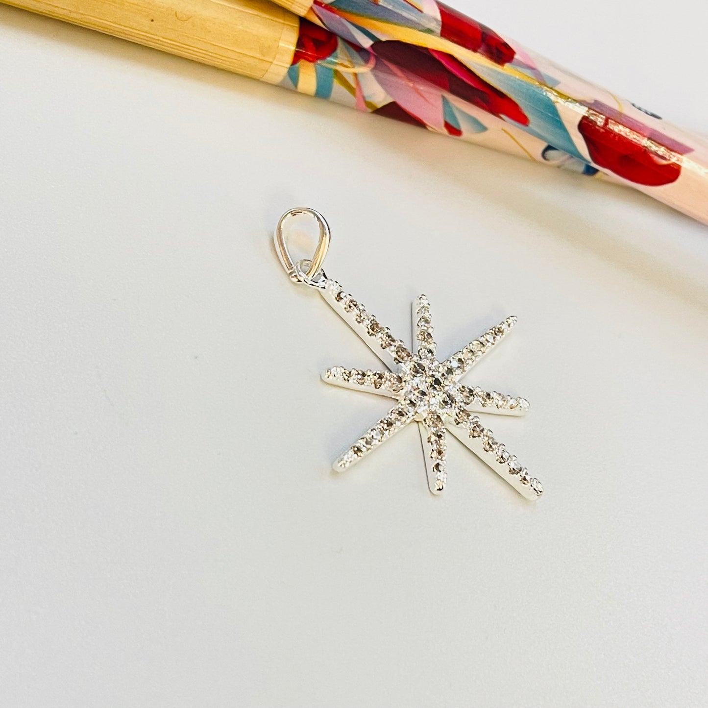 FP1068 Colgante Estrella Guía XL 27 x 27 mm mas valier Espesor 2 mm Figura Baño Plata Figuras Bañadas hecho de Bronce Bañado en Plata 50 ml Joyas Bañadas en Plata