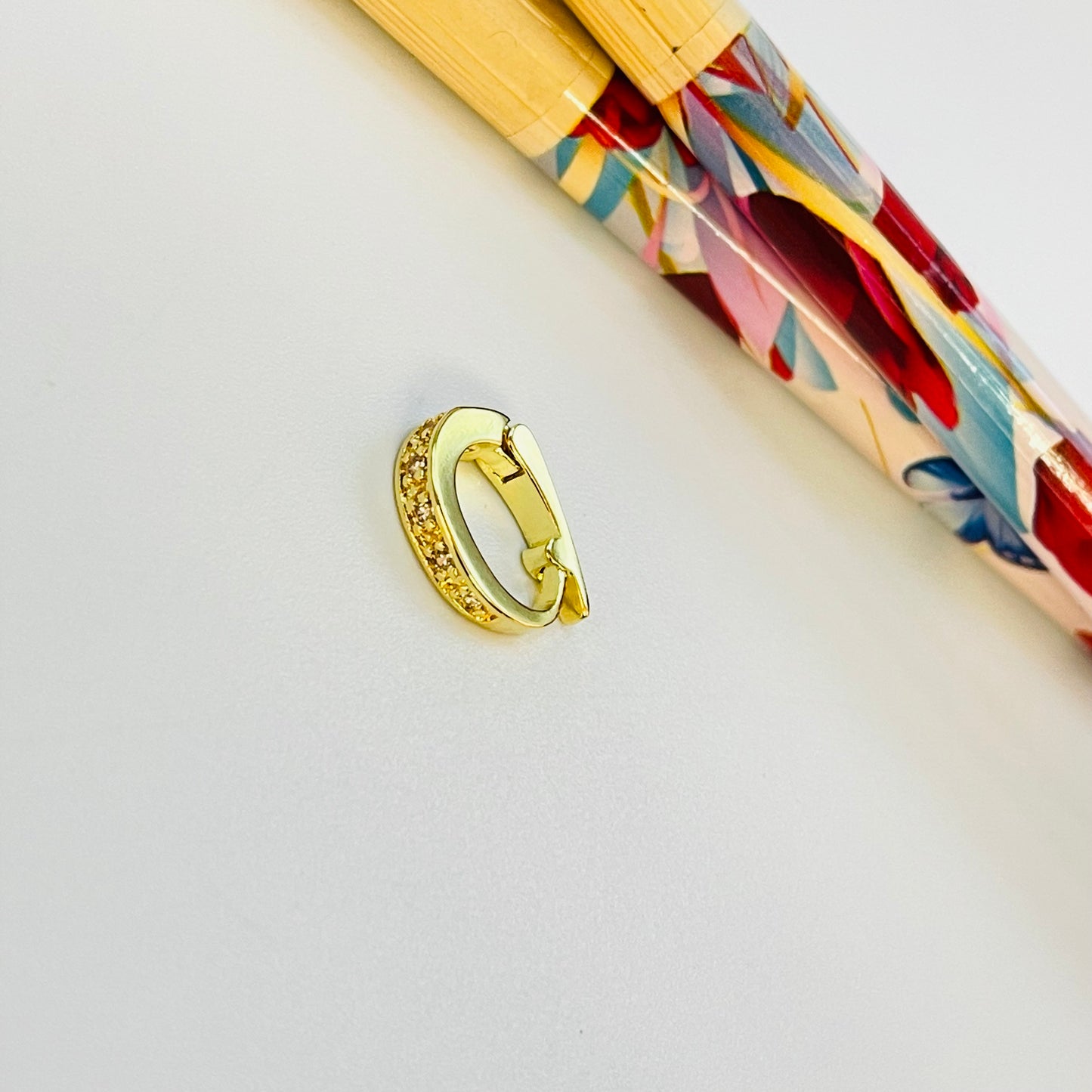 AO130 Valier tipo Bulgari con circones 12 x 3 a 2 mm Accesorio Baño Oro