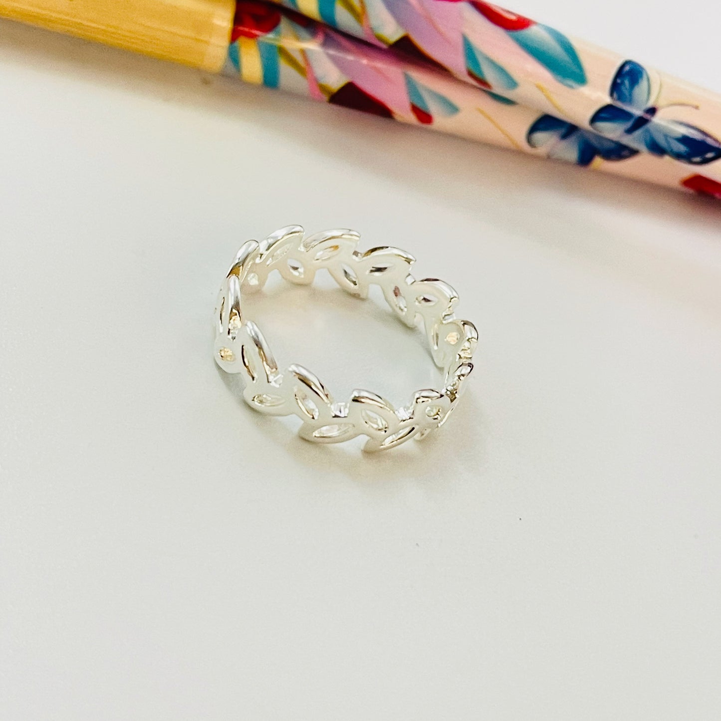 WP70 Anillo Hojitas Caladas Ancho 5 mm Espesor 2 mm Anillo Baño Plata Anillos Bañados hecho de Bronce Bañado en Plata 50 ml Joyas Bañadas en Plata