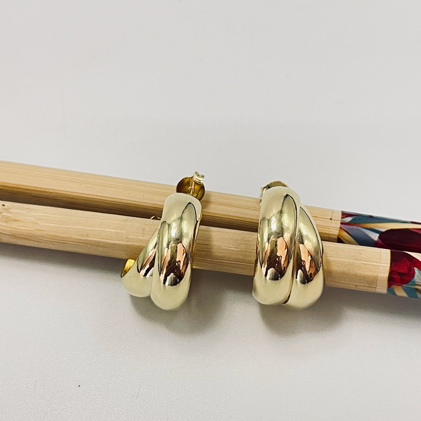 XO381 Aro Argolla Doble 22 x 12 mm Aro Baño Oro Aros Bañados hecho de Bronce Bañado en Oro 18K Joyas Bañadas en Oro