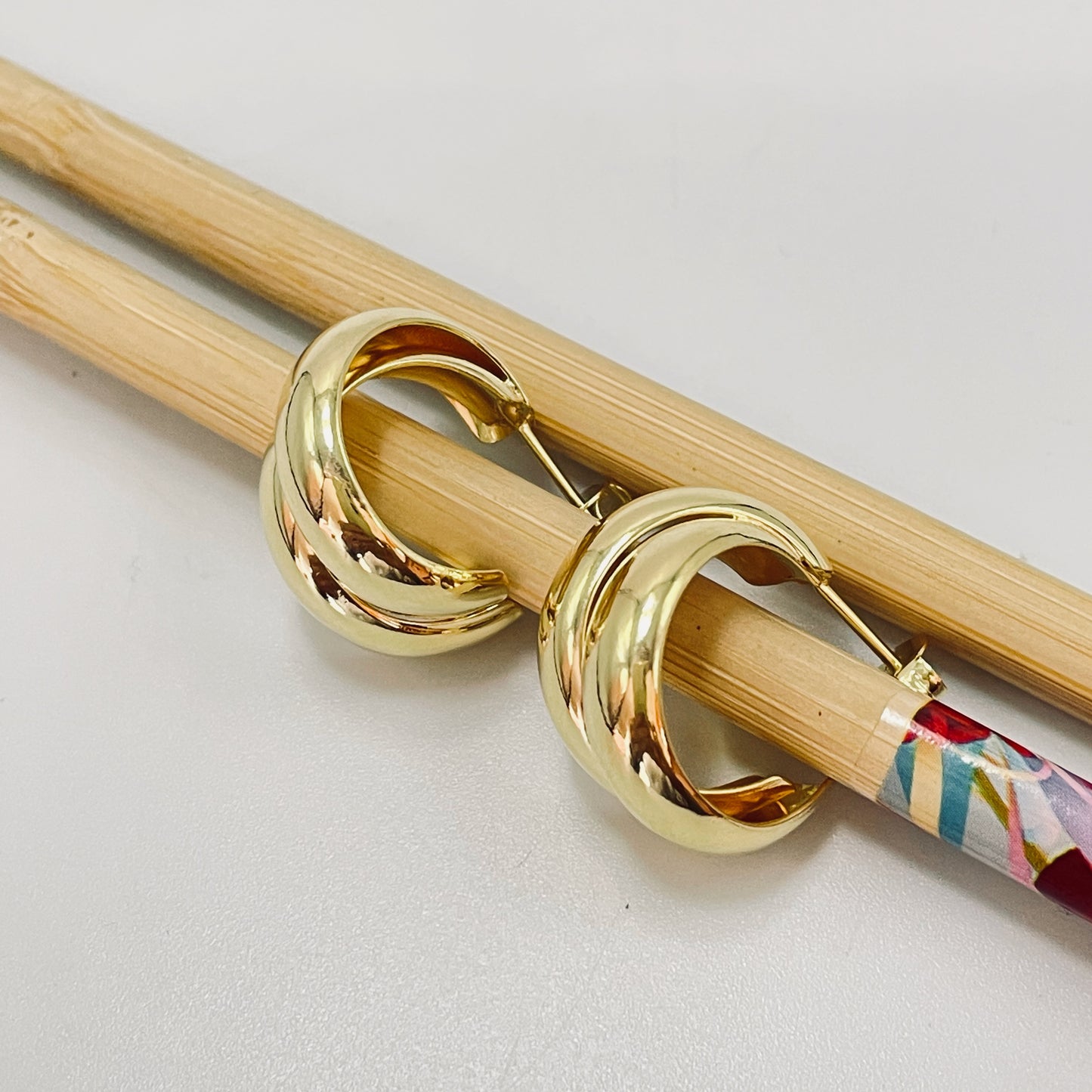 XO381 Aro Argolla Doble 22 x 12 mm Aro Baño Oro Aros Bañados hecho de Bronce Bañado en Oro 18K Joyas Bañadas en Oro