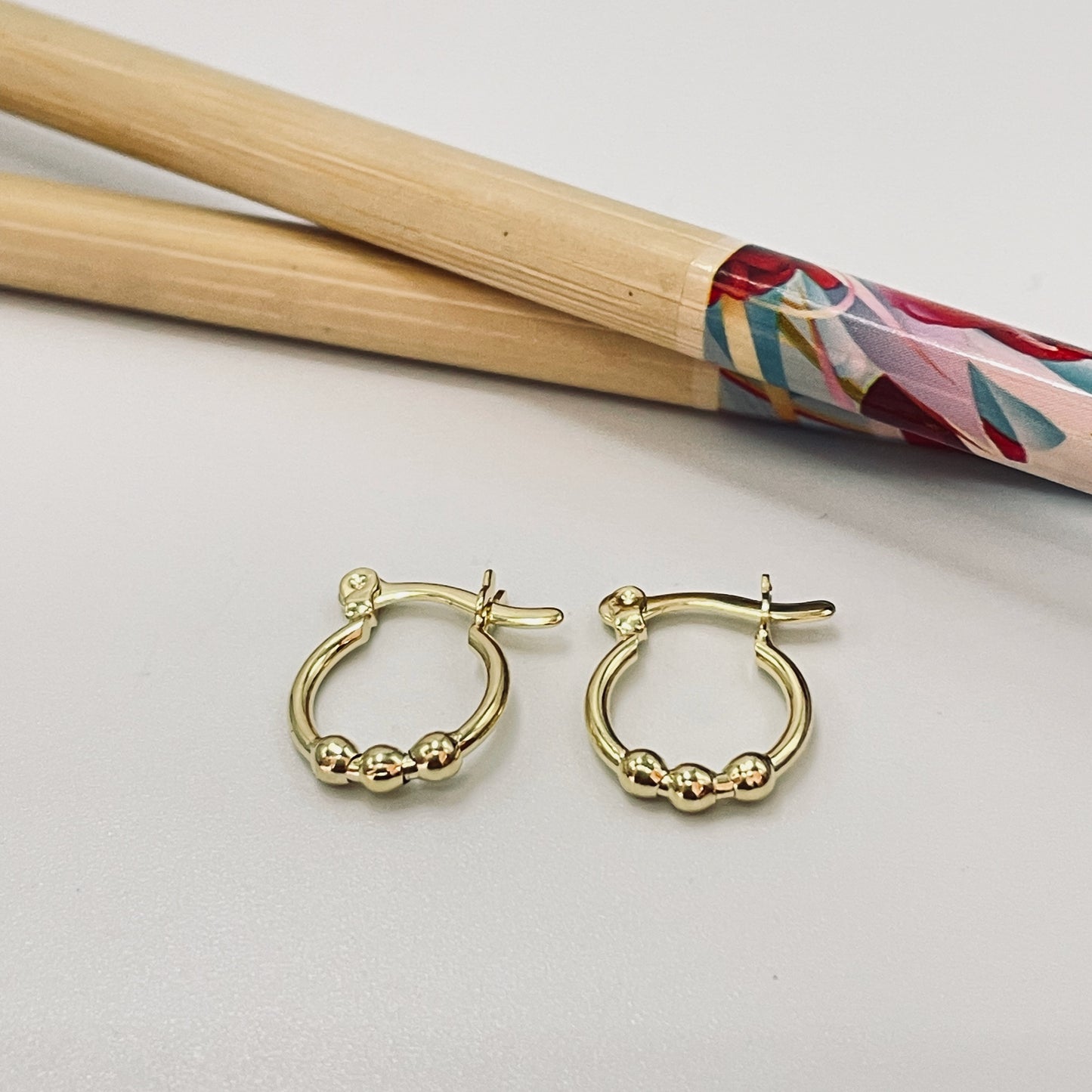 XO45 Argolla 3 Bolitas Aro Baño Oro Aros Bañados en Oro y Plata hecho de Bronce Bañado en Oro 18K Joyas Bañadas en Oro