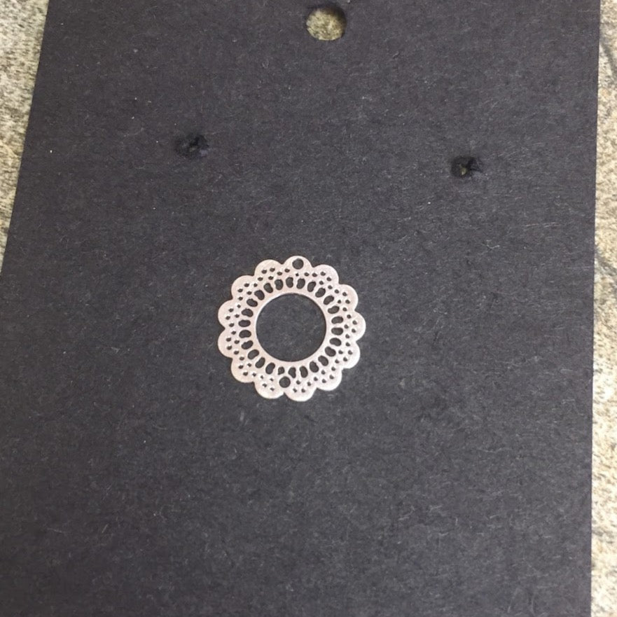 FP79 Figura o Conector Calado tipo flor perforación central 18 mm Figura Baño Plata