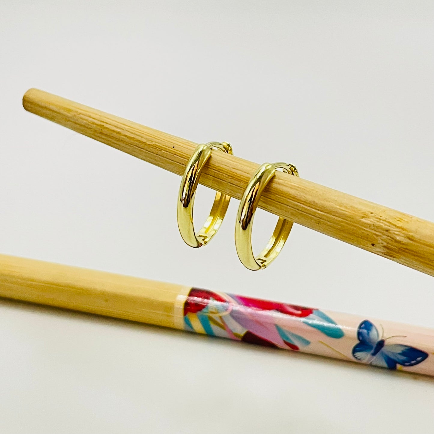 XO407 Aro Argolla Presión diá. 16 mm Ancho 2 mm Aro Baño Oro Aros Bañados hecho de Bronce Bañado en Oro 18K Joyas Bañadas en Oro