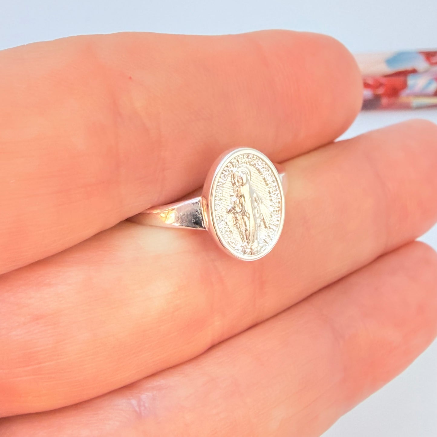 Joyas por Mayor Joyas Bañadas en Plata por Mayor Insumos para Joyas WP78 Anillo Virgen de los Rayos Esfera 11 x 9 mm espesor 2 mm Ancho argolla 1.8 mm Anillo Baño Plata