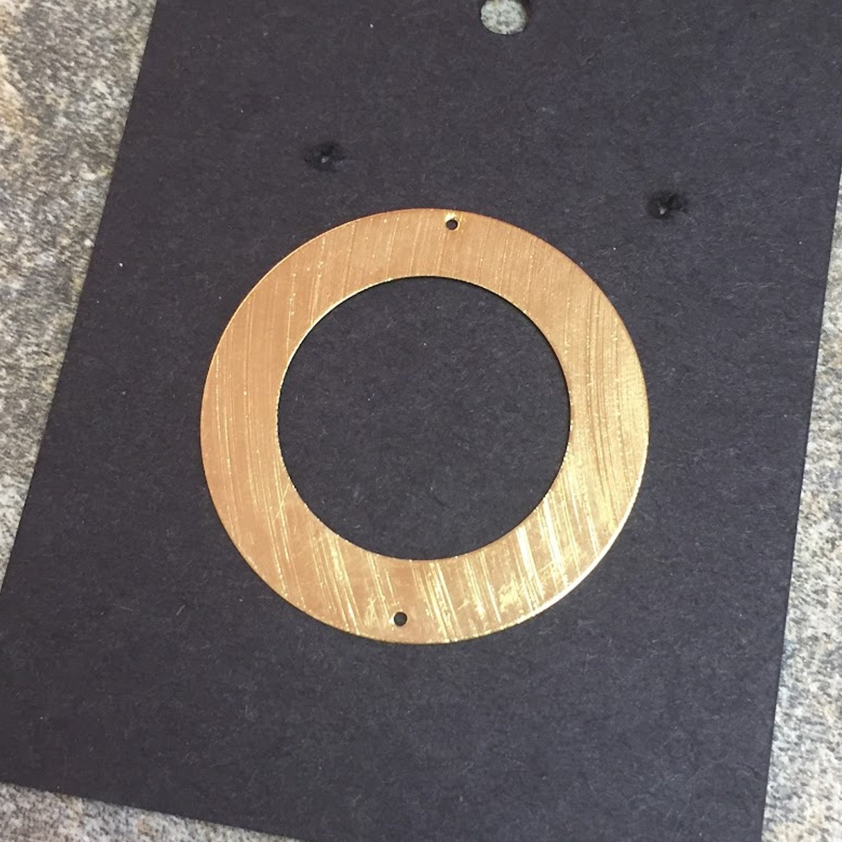 AO13 Figura con perforación diá. 45 mm Accesorio Baño Oro