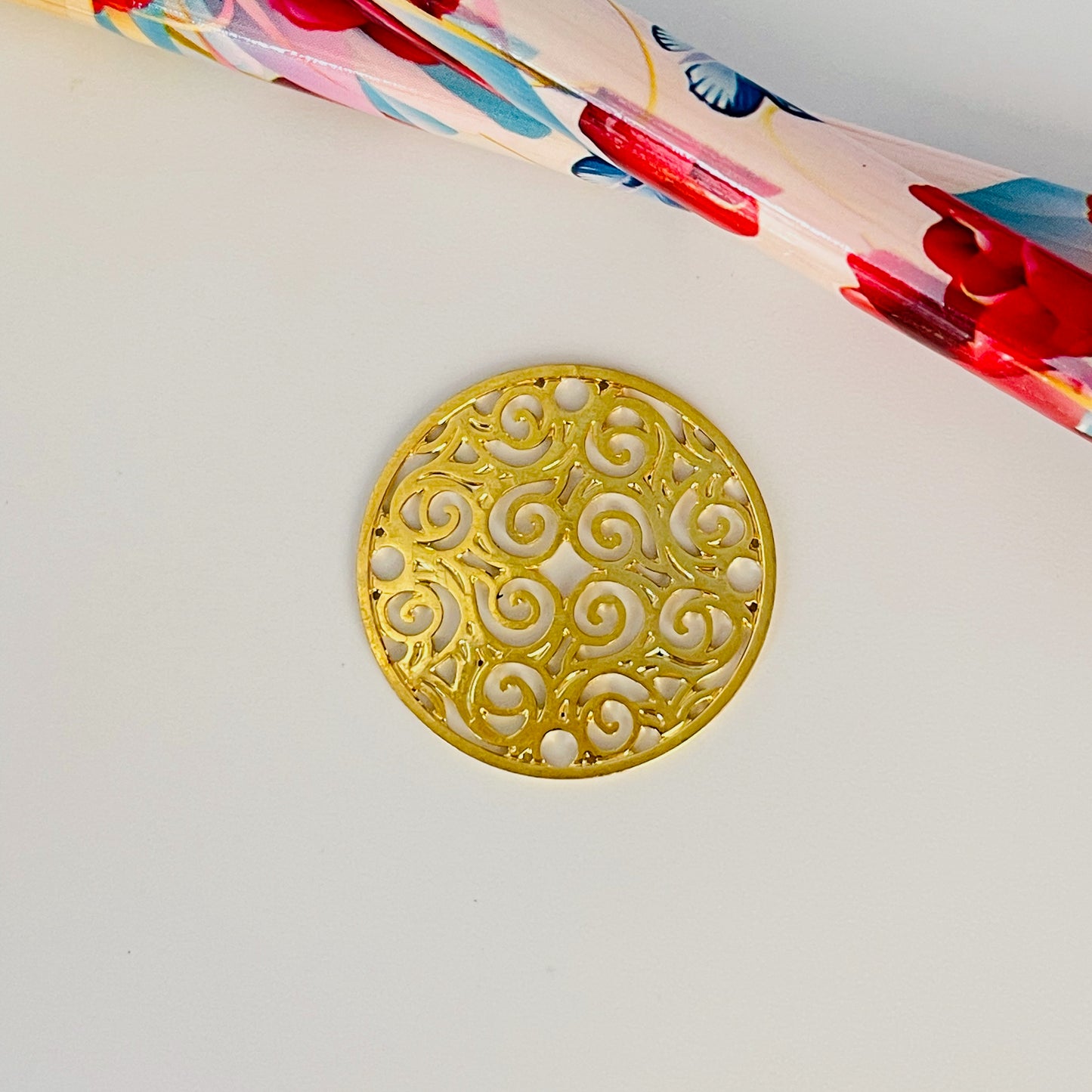 FO33 24 mm mandala Figura Baño Oro Figuras Bañadas en Oro y Plata hecho de Bronce Bañado en Oro 18K Joyas Bañadas en Oro