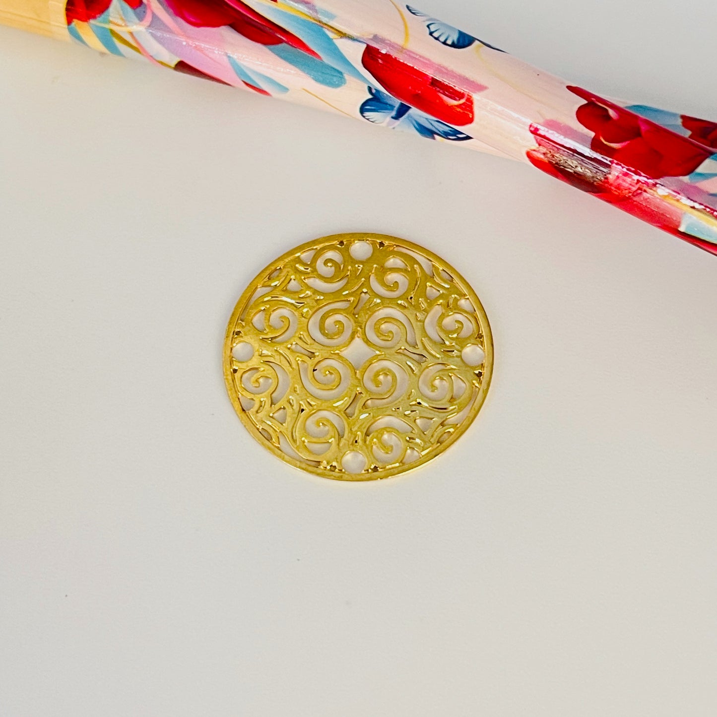 FO33 24 mm mandala Figura Baño Oro Figuras Bañadas en Oro y Plata hecho de Bronce Bañado en Oro 18K Joyas Bañadas en Oro