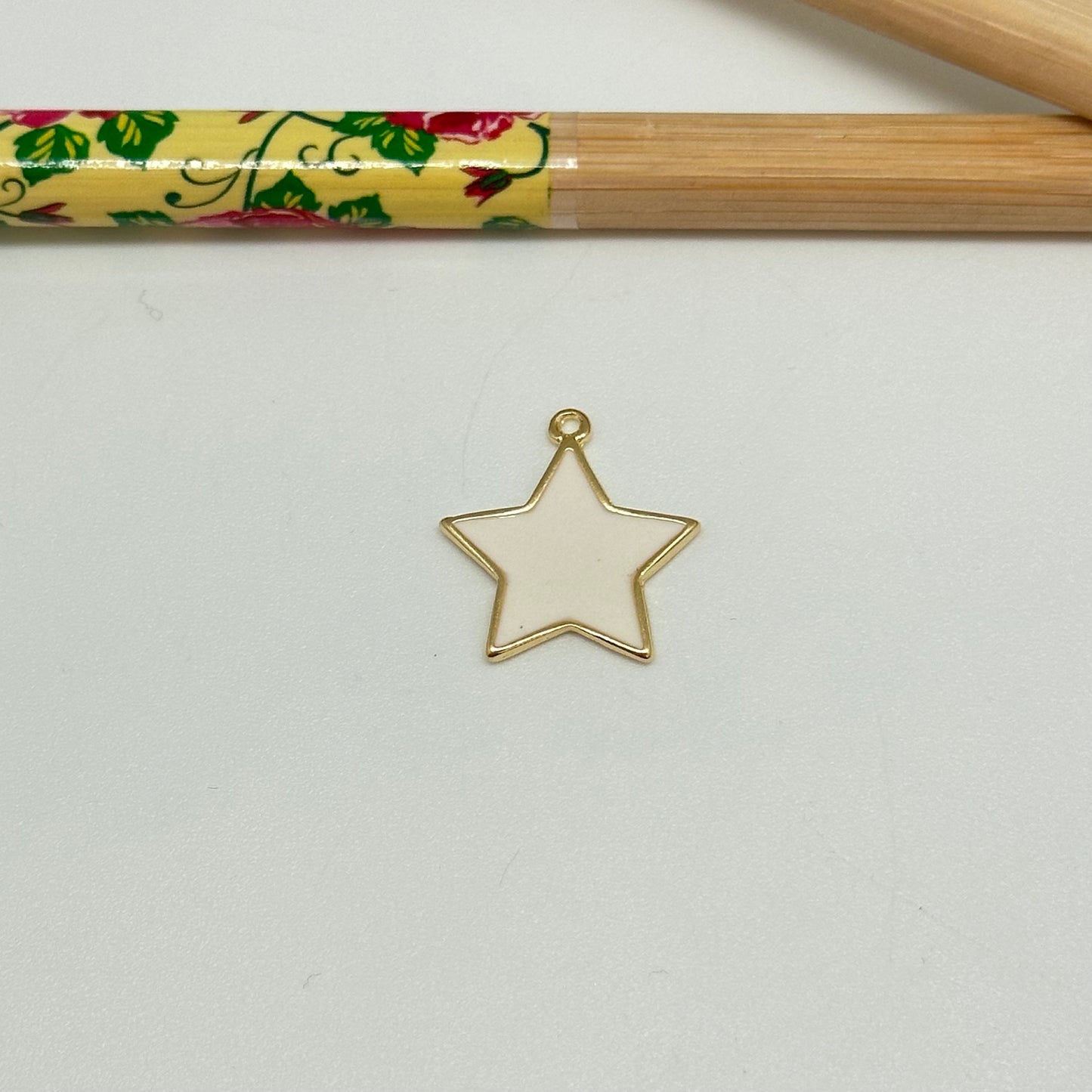 FO1041 Colgante Estrella con resina colores 16 mm mas argollita Figura Baño Oro