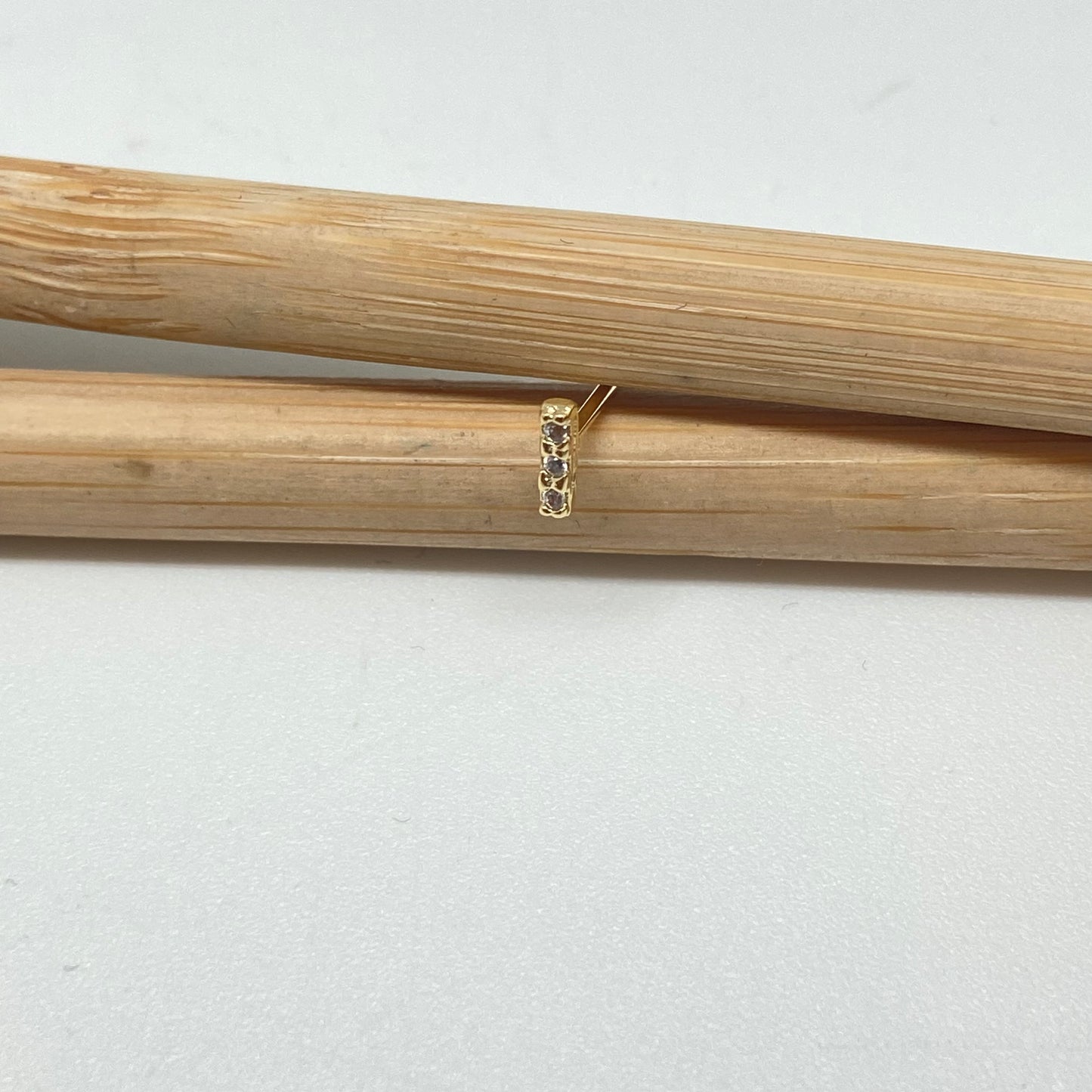 XO382 Aro Mini Letras Circones 5 mm Aro Baño Oro