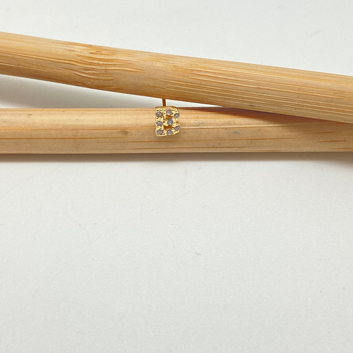 XO382 Aro Mini Letras Circones 5 mm Aro Baño Oro