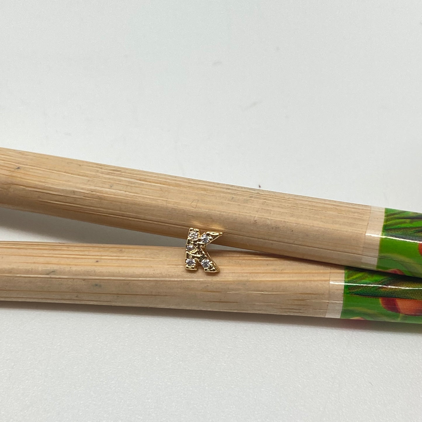 XO382 Aro Mini Letras Circones 5 mm Aro Baño Oro