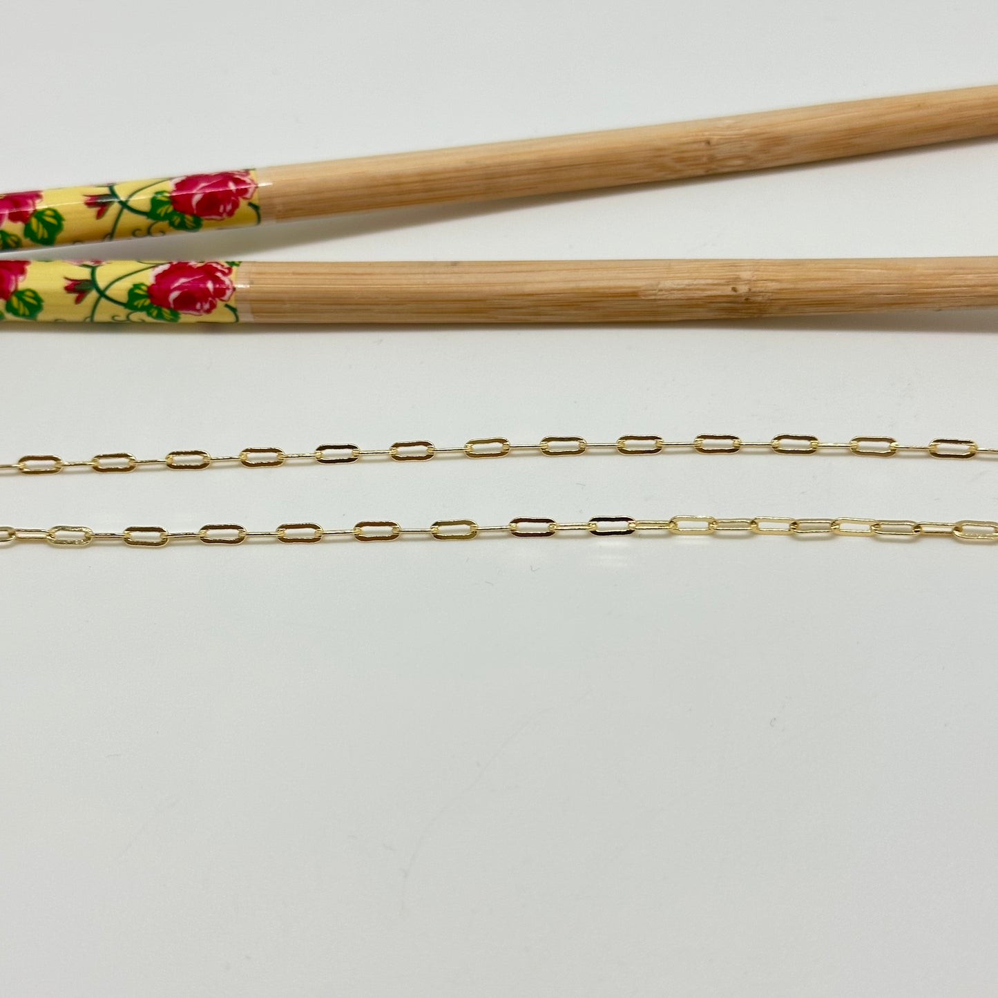 CO154 Cadena Cartier Eslabón 5.5 x 2.5 mm Espesor 0.3 mm Cadena por Metro Baño Oro