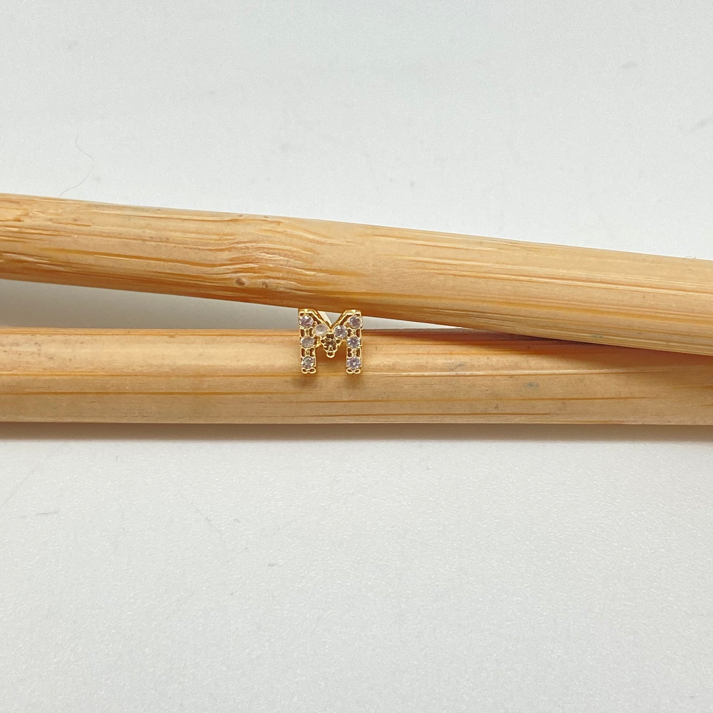 XO382 Aro Mini Letras Circones 5 mm Aro Baño Oro