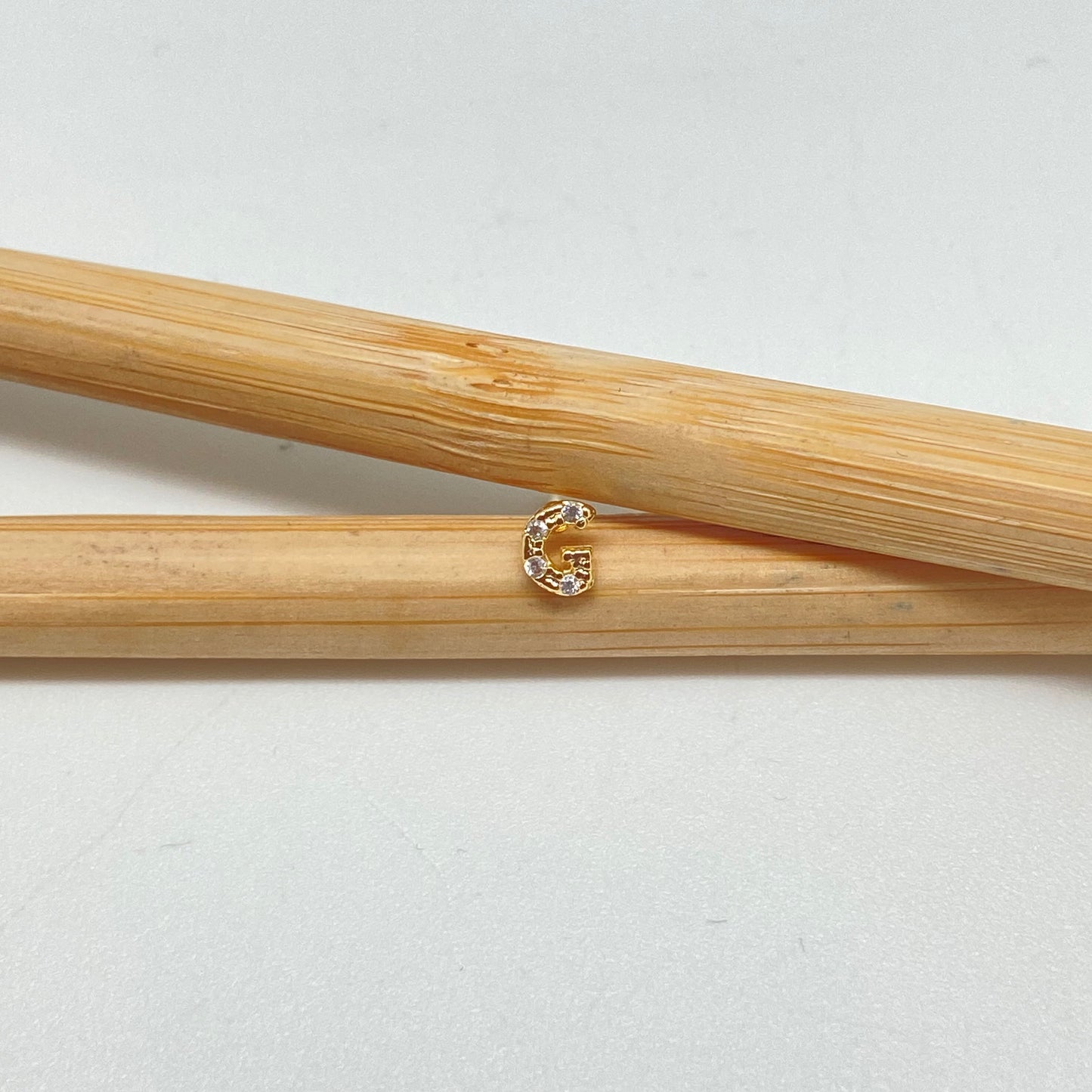XO382 Aro Mini Letras Circones 5 mm Aro Baño Oro