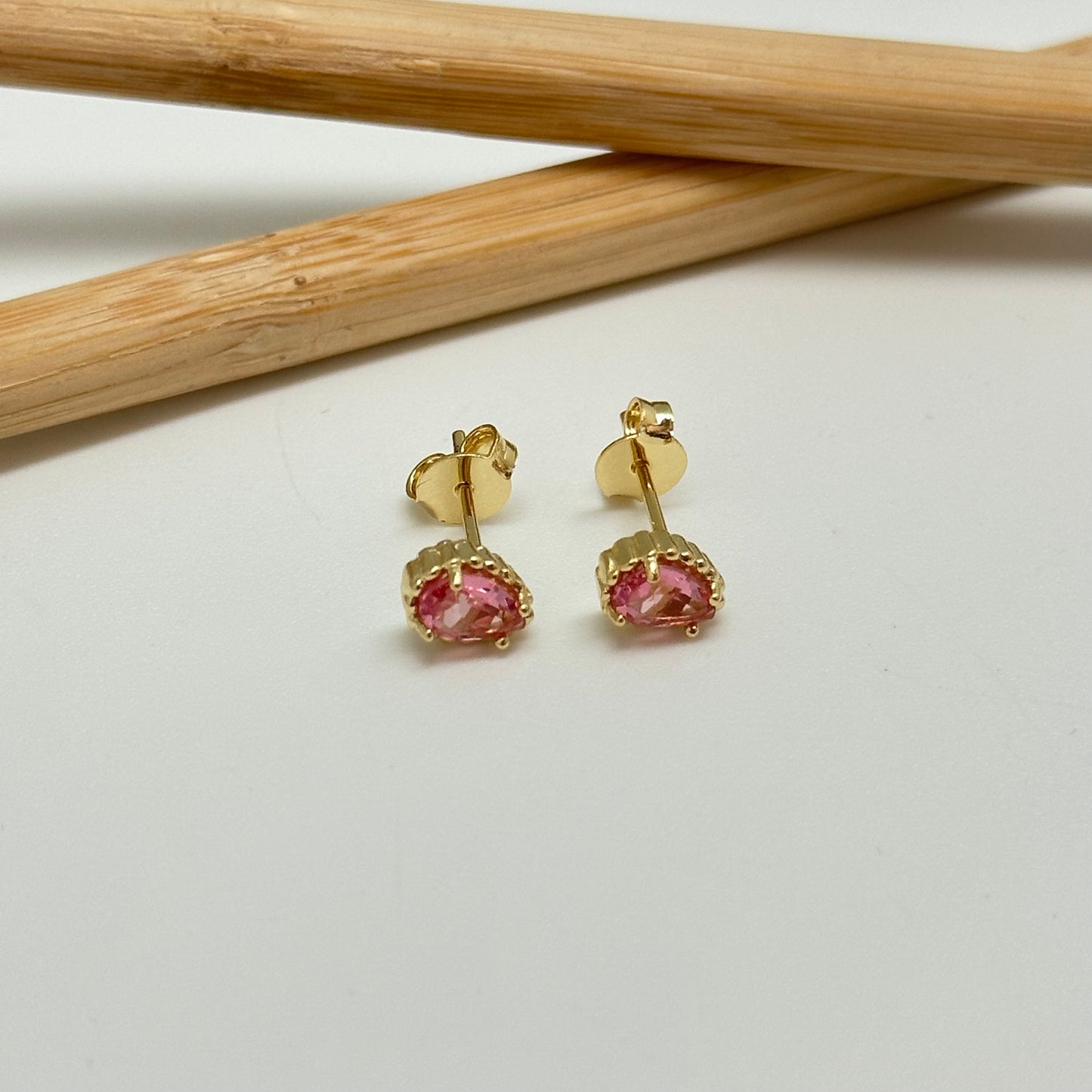 XO326 Aro gota borde rutilado y grifas Circón Color 8 x 6 mm espesor 4 mm Aro Baño Oro