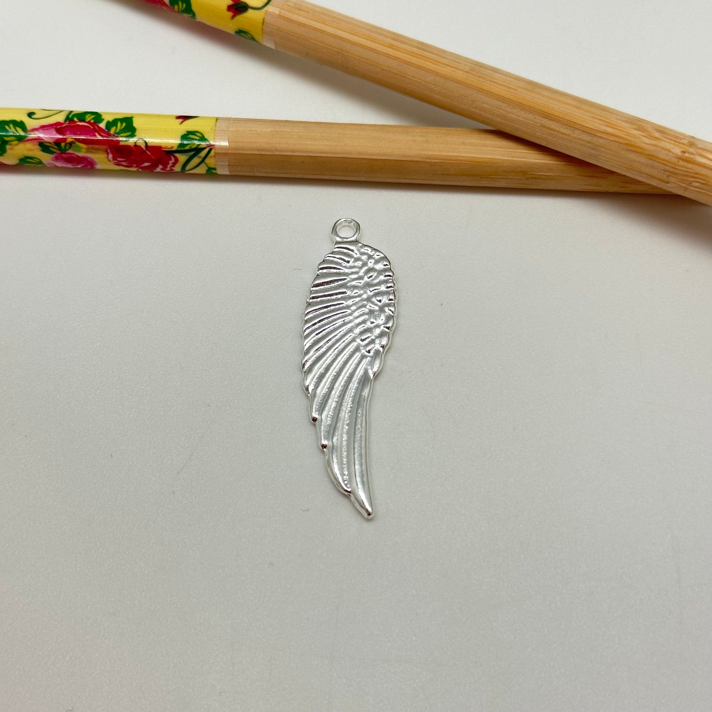 FP1043 Colgante Ala de Angel 39 x 13 mm mas argollita Figura Baño Plata