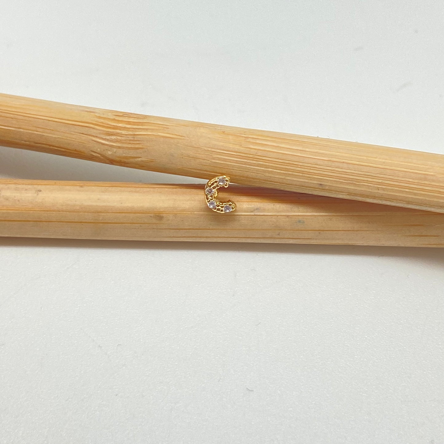 XO382 Aro Mini Letras Circones 5 mm Aro Baño Oro
