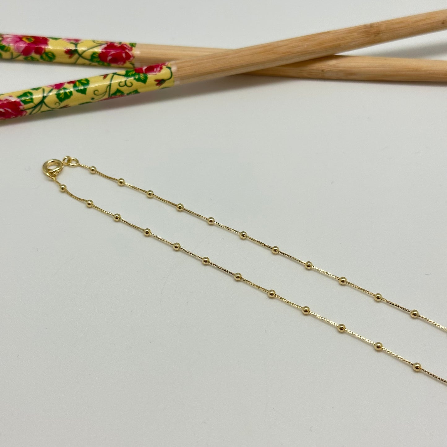 CO150 Cadena Veneciana espesor 0.8 mm y Bolitas 2 mm Largo 45 cm Cadena Terminada Baño Oro