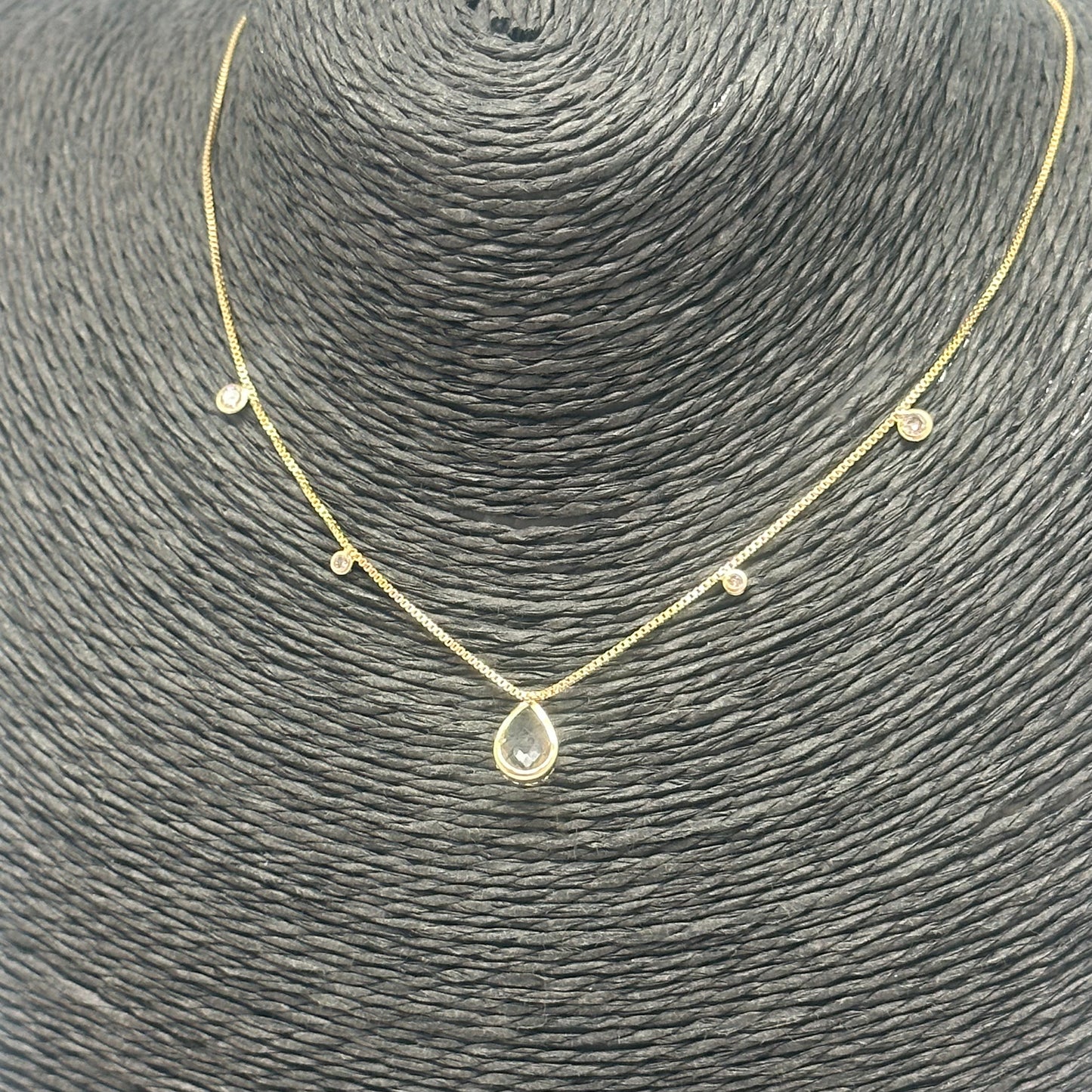 CO145 Collar con Gota Cristal 9x6 mm 2 Mini Circones 2 mm y 2 circones de 3 mm en cadena veneciana 38 cm más extensor de 10 cm terminacion en mini circon Collar Terminado Baño Oro