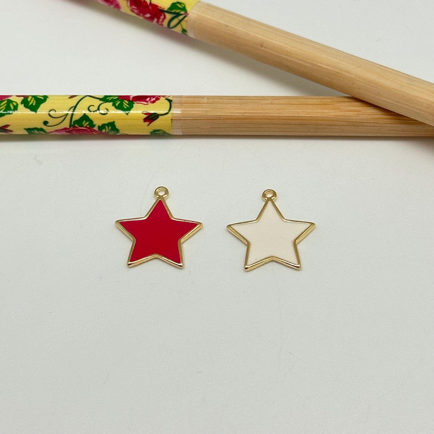FO1041 Colgante Estrella con resina colores 16 mm mas argollita Figura Baño Oro