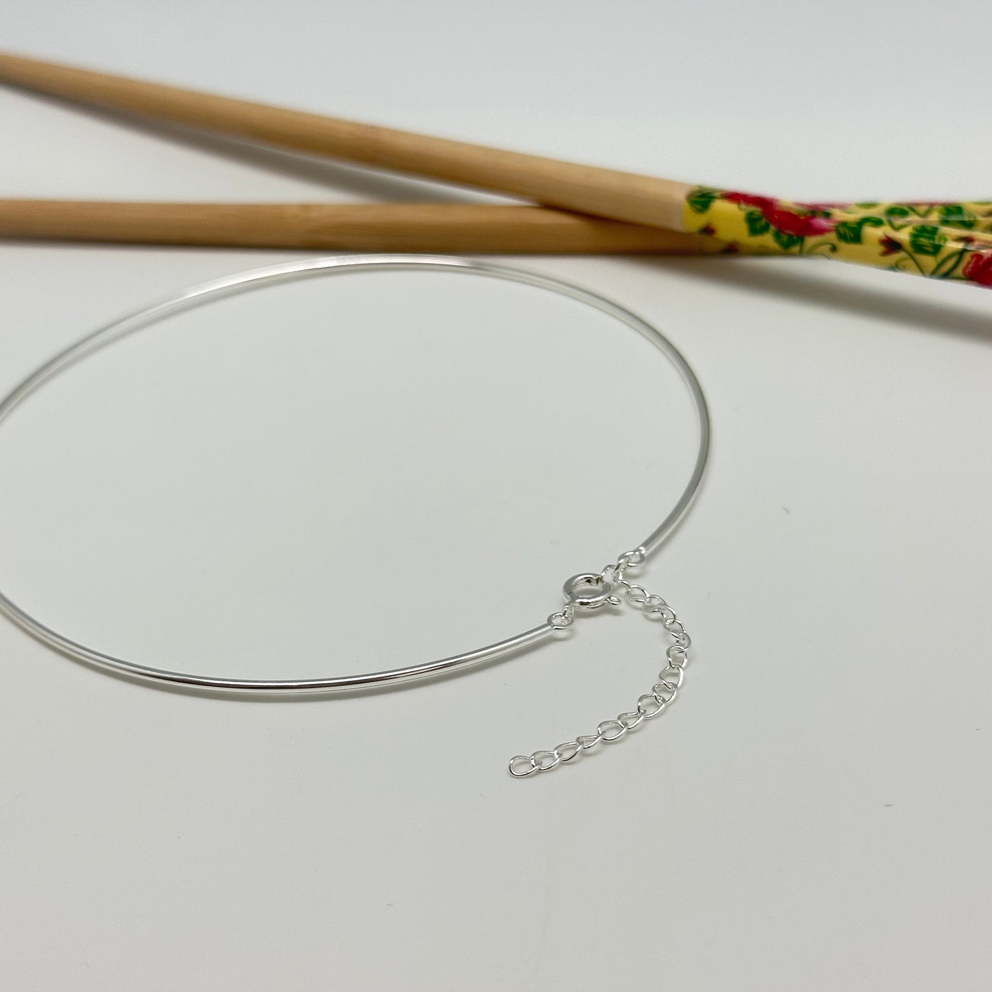 CP148 Collar Omega o Tiara 32.5 cm mas extensor de 5 cm con broche Collar Terminado Baño Plata