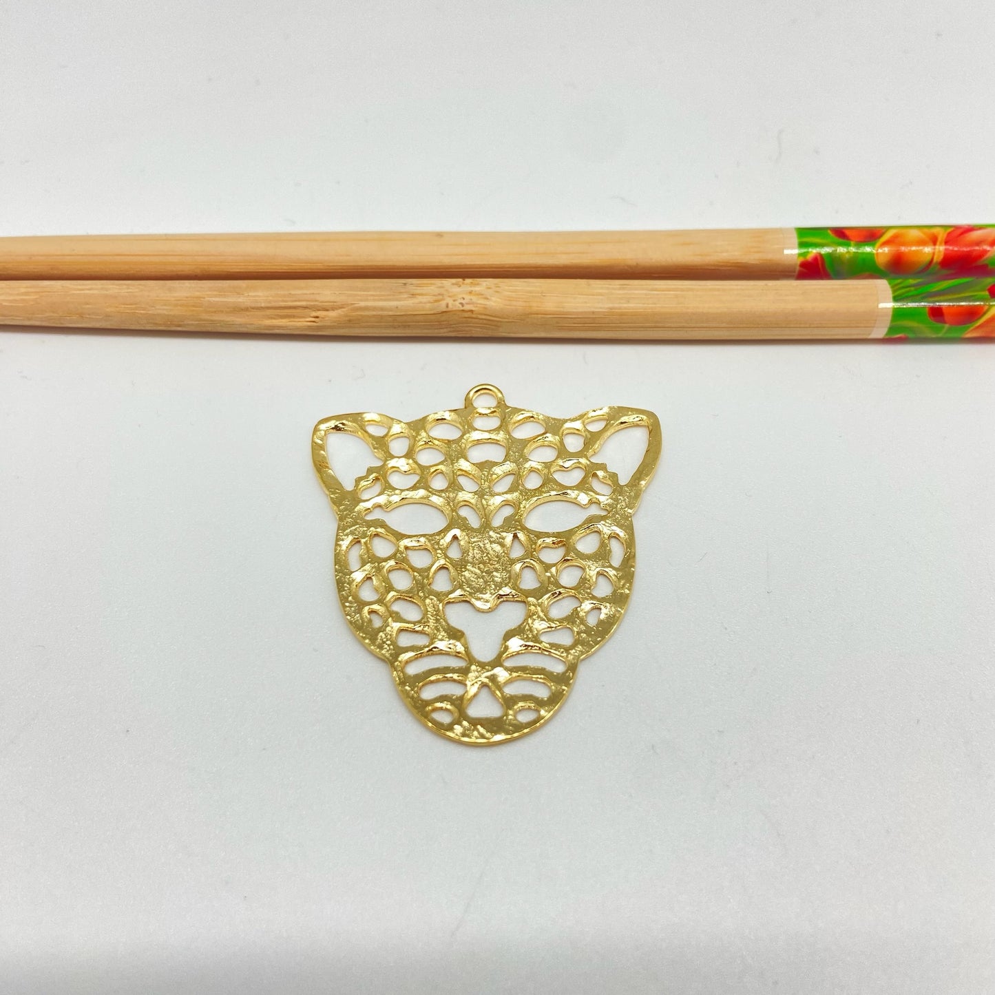 FO1052 Colgante Jaguar Calado XL 42 x 45 mm Figura Baño Oro