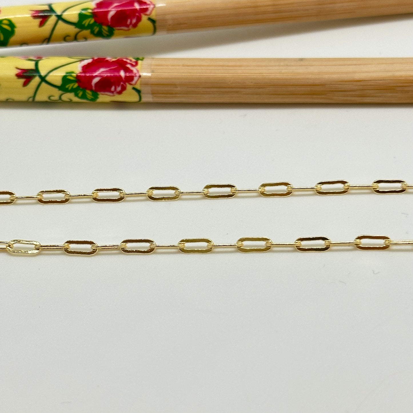 CO154 Cadena Cartier Eslabón 5.5 x 2.5 mm Espesor 0.3 mm Cadena por Metro Baño Oro